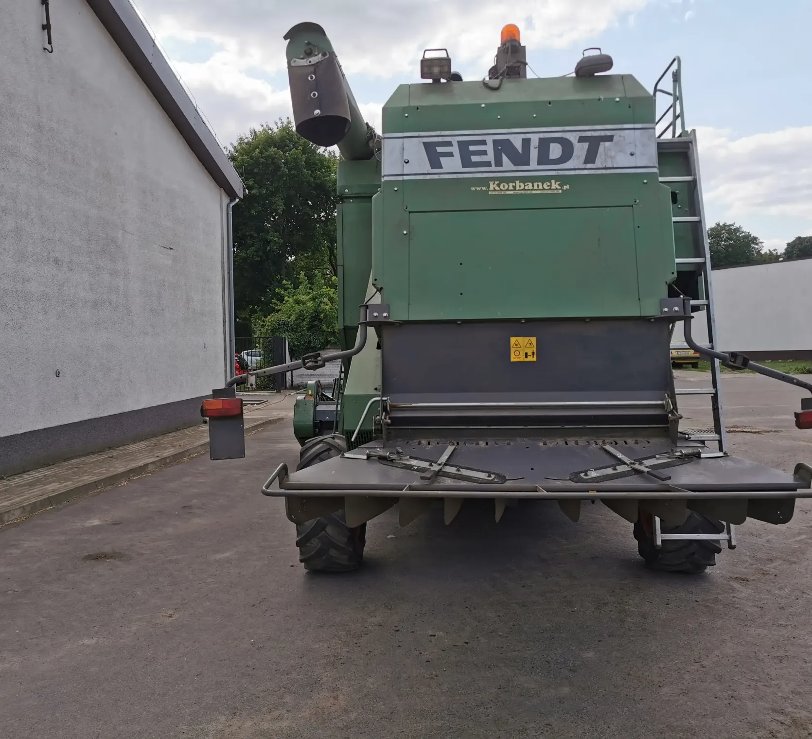 Kombajn-zbozowy-fendt-5220-5-klawiszy-wytrzasaczy-stan-bardz-dobry-korbanek-pierwszy-wlasciciel