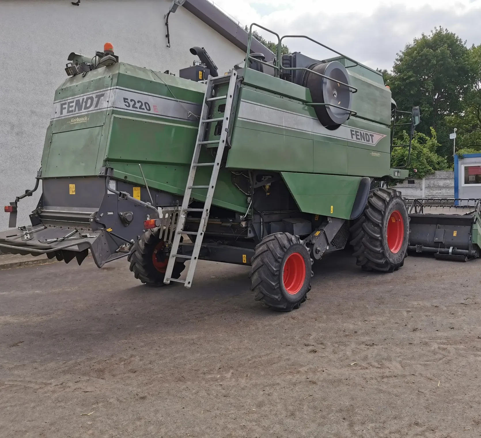 Kombajn-zbozowy-fendt-5220-5-klawiszy-wytrzasaczy-stan-bardz-dobry-korbanek-pierwszy-wlasciciel
