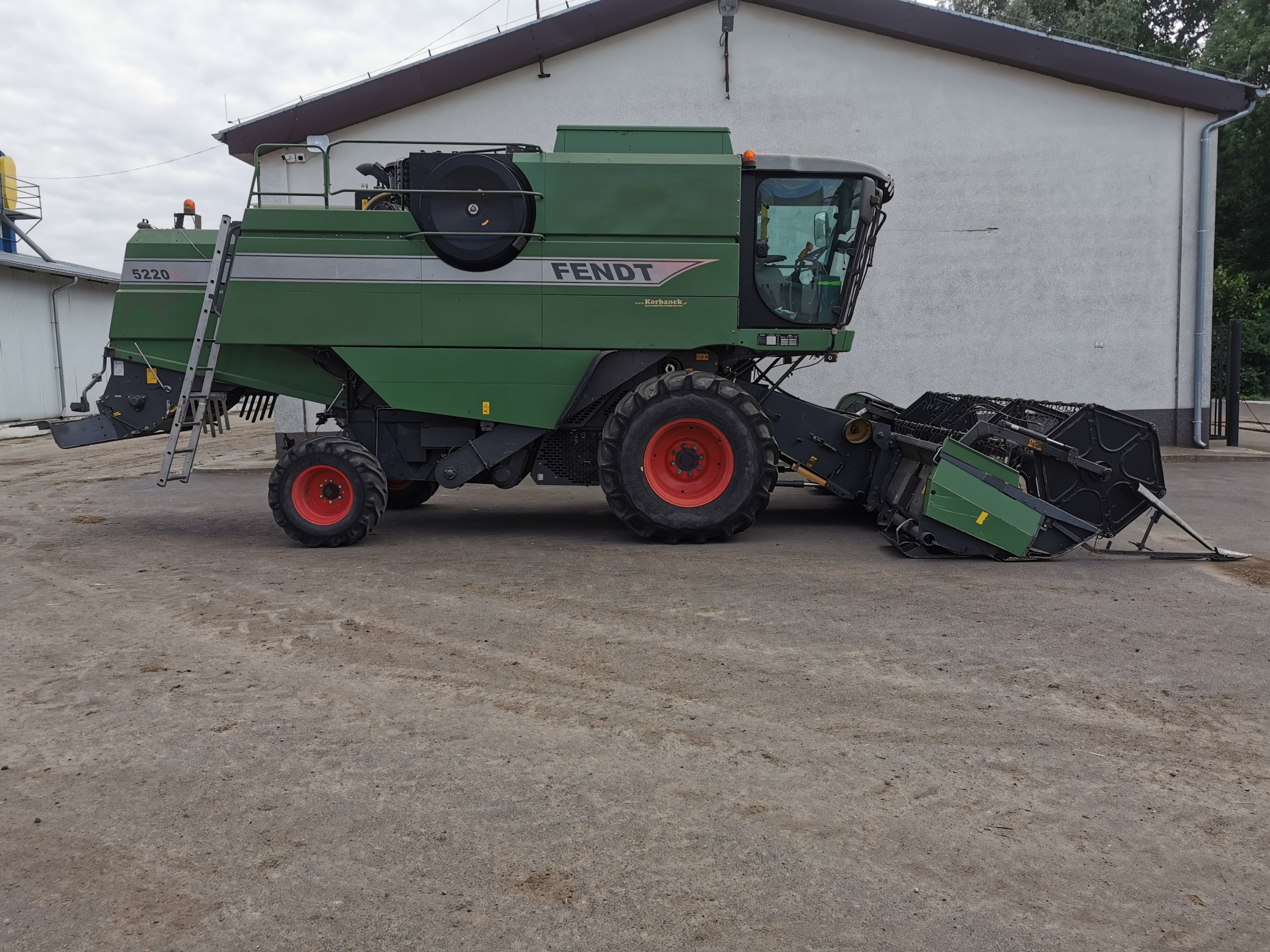 Kombajn-zbozowy-fendt-5220-5-klawiszy-wytrzasaczy-stan-bardz-dobry-korbanek-pierwszy-wlasciciel