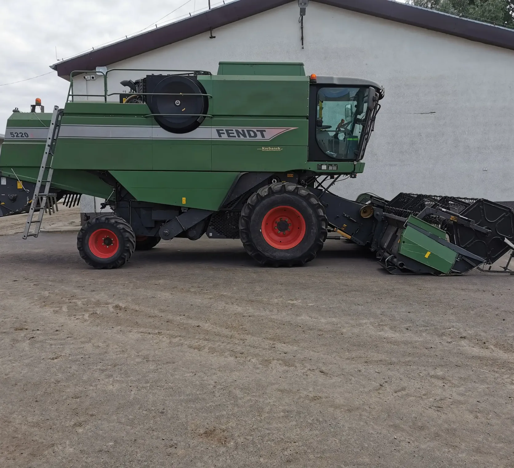 Kombajn-zbozowy-fendt-5220-5-klawiszy-wytrzasaczy-stan-bardz-dobry-korbanek-pierwszy-wlasciciel
