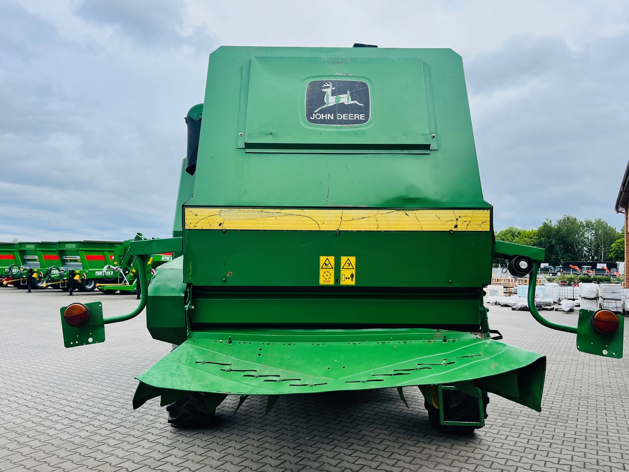 Kombajn-zbozowy-john-deere-2264-plac-korbanek