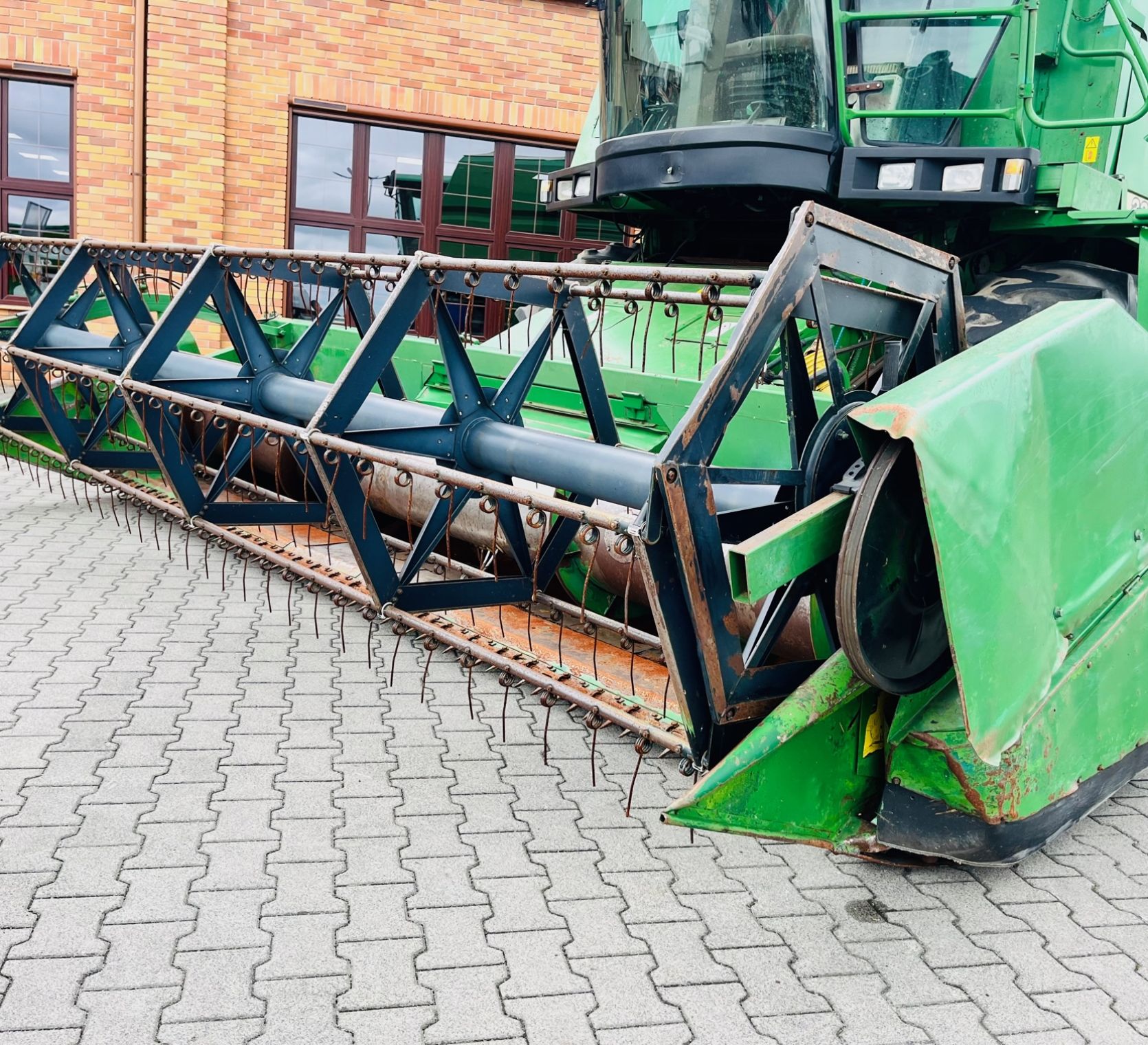 Kombajn-zbozowy-john-deere-2264-plac-korbanek
