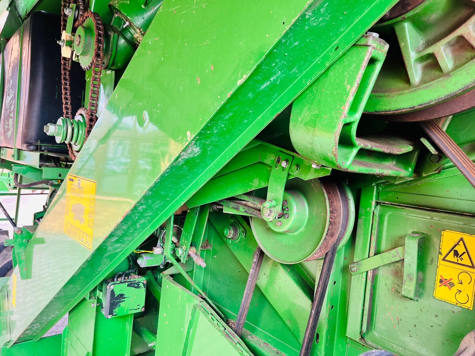 Kombajn-zbozowy-john-deere-2264-plac-korbanek