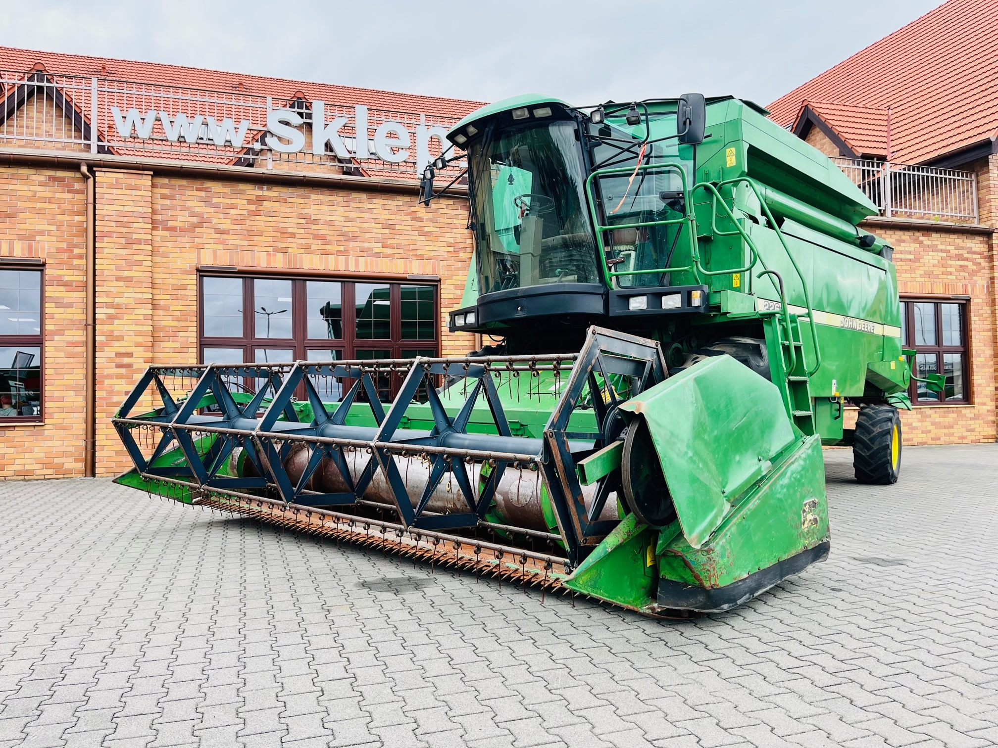Kombajn-zbozowy-john-deere-2264-plac-korbanek