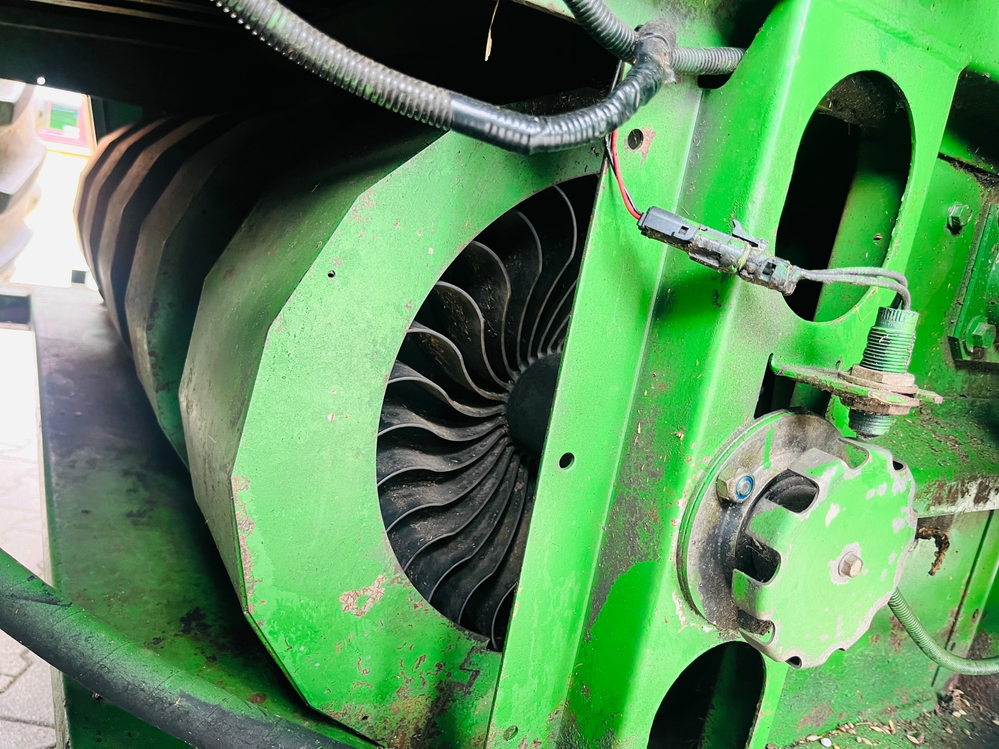 Kombajn-zbozowy-john-deere-2264-plac-korbanek