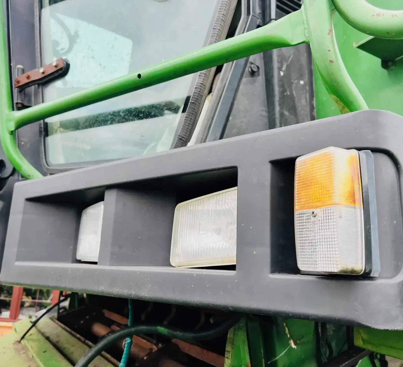 Kombajn-zbozowy-john-deere-2264-plac-korbanek