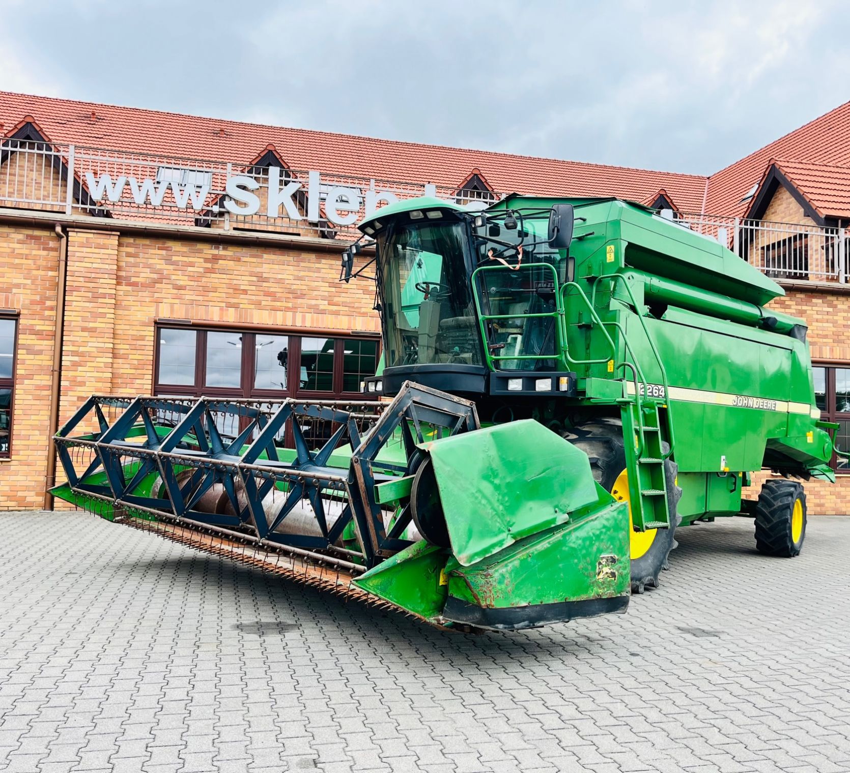 Kombajn-zbozowy-john-deere-2264-plac-korbanek