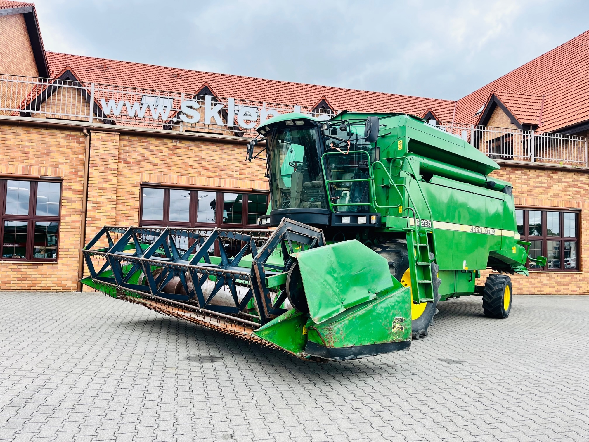 Kombajn-zbozowy-john-deere-2264-plac-korbanek