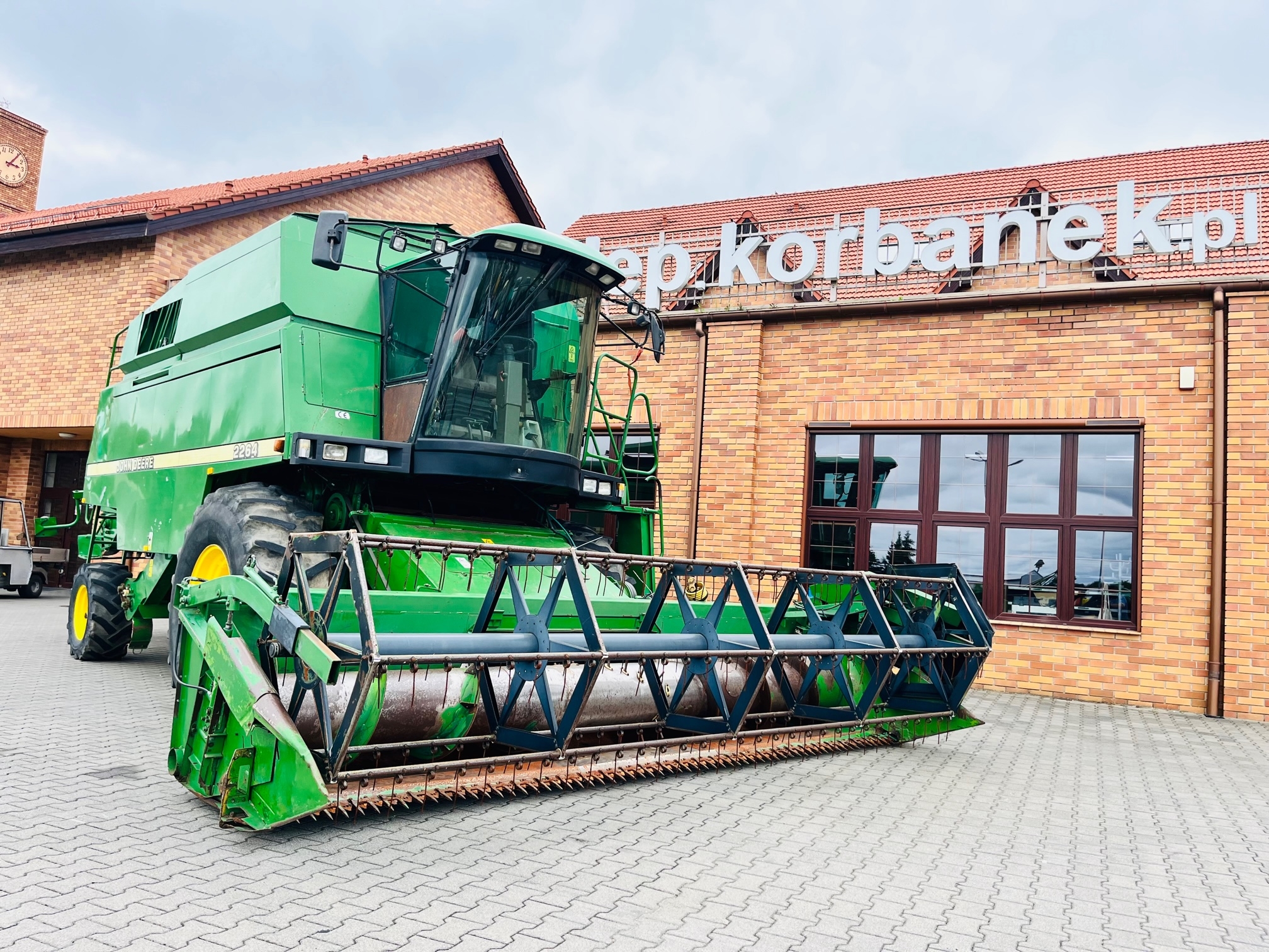 Kombajn-zbozowy-john-deere-2264-plac-korbanek