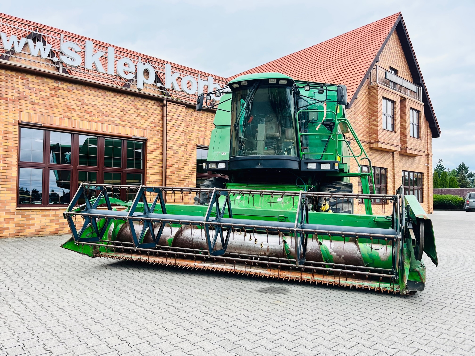 Kombajn-zbozowy-john-deere-2264-plac-korbanek