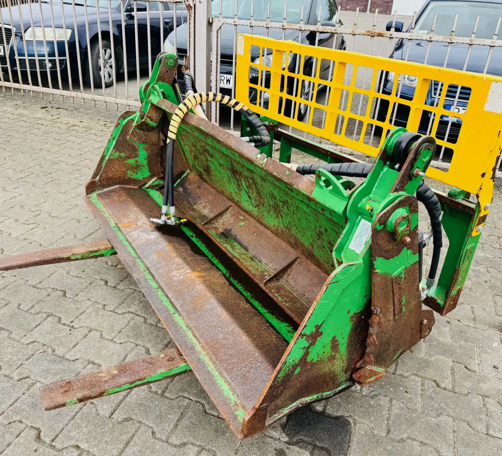 kompaktowy-wielozadaniowy-traktor-ciagnik-john-deere-seria-r-4049-z-ladowacz-czolowy-przedni-tuz--plac-firma-korbanek