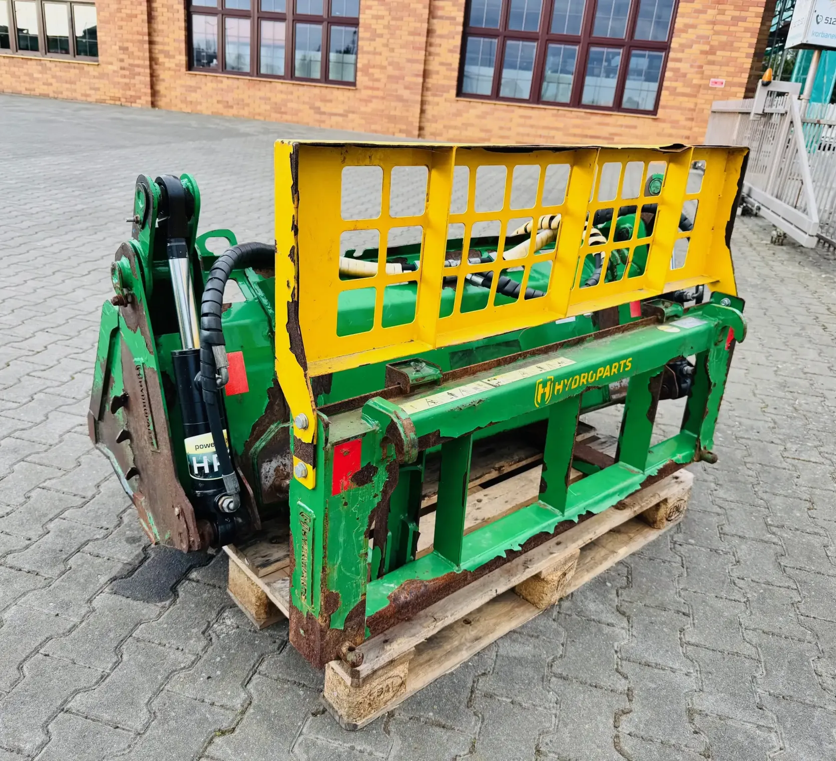 kompaktowy-wielozadaniowy-traktor-ciagnik-john-deere-seria-r-4049-z-ladowacz-czolowy-przedni-tuz--plac-firma-korbanek