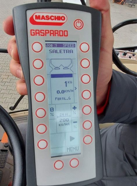 Precycyjny dwutarczowy rozsiewacz nawozu Maschio Gaspardo PRIMO E 314
