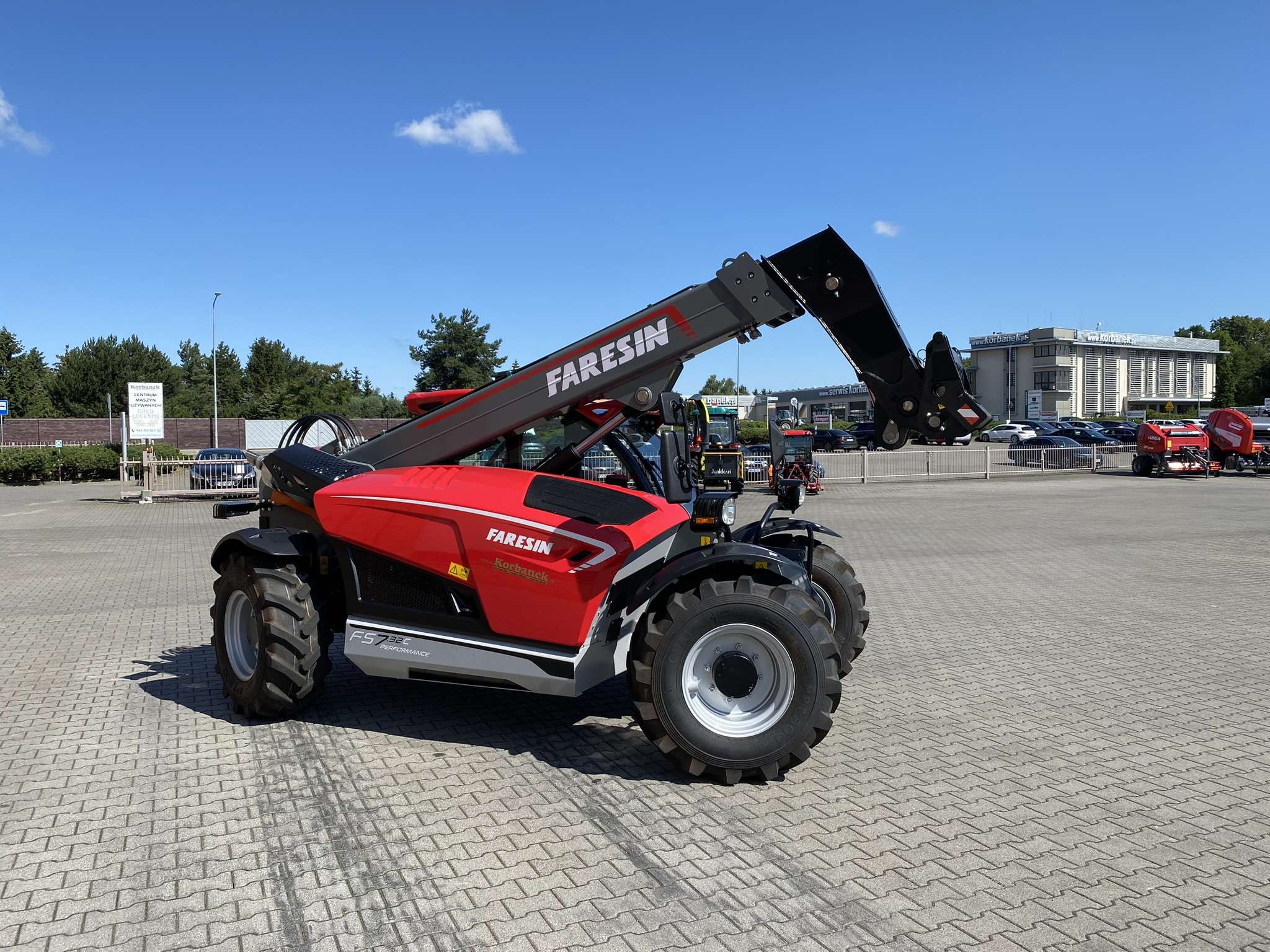 Ładowarka teleskopowa Faresin 7.32 Compact z boku