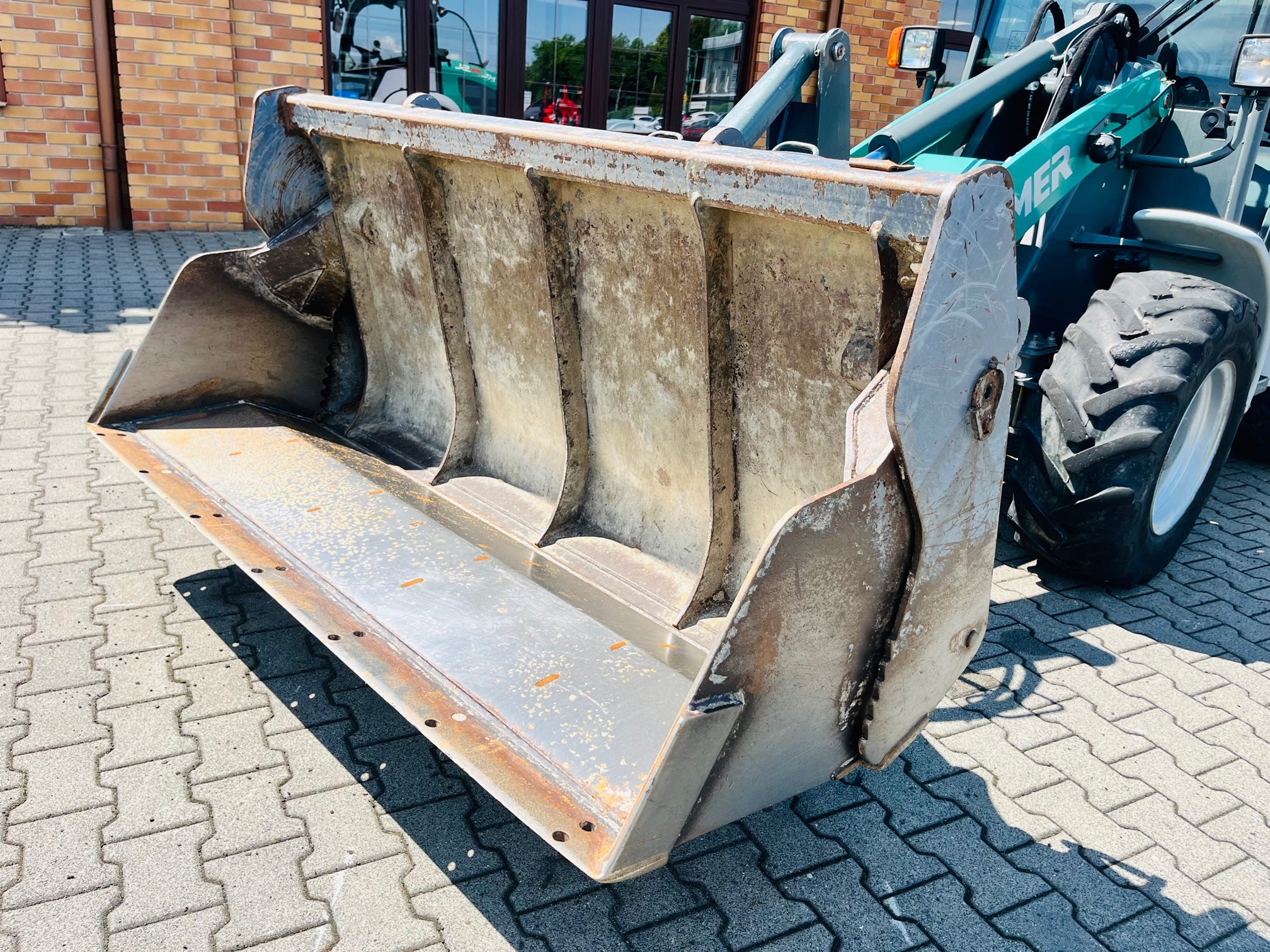 Ładowarka kołowa Kramer KL 19.5 L plac firma Korbanek