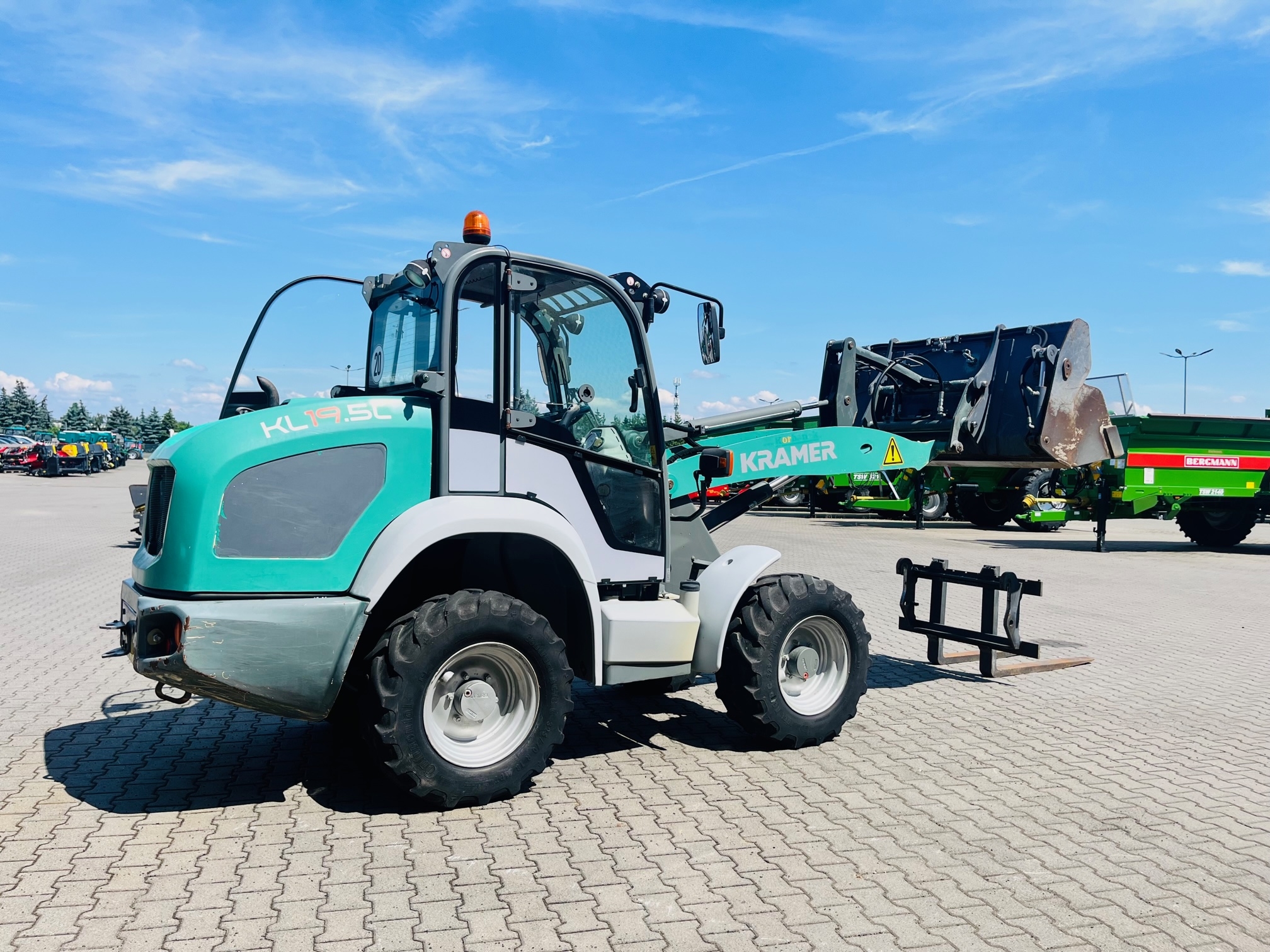 Ładowarka kołowa Kramer KL 19.5 L plac firma Korbanek