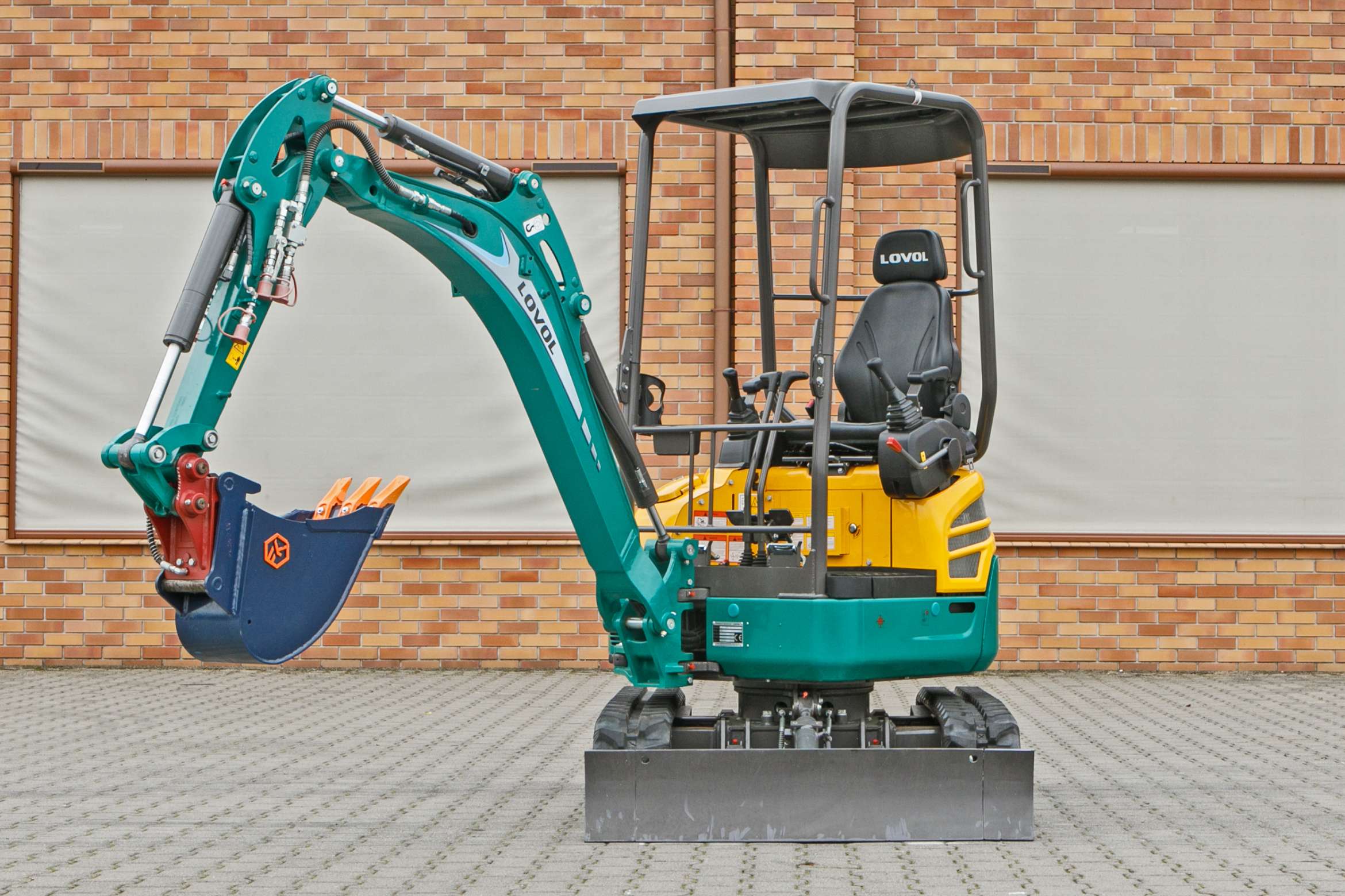 Mini koparka Lovol Korbanek, Nachi, Eaton, Yanmar front maszyny ukos