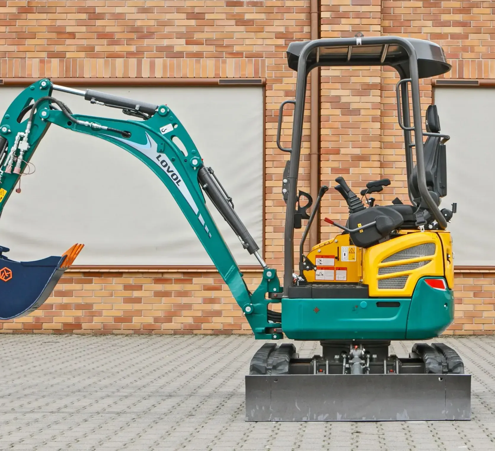 Mini koparka Lovol Korbanek, Nachi, Eaton, Yanmar bok maszyny