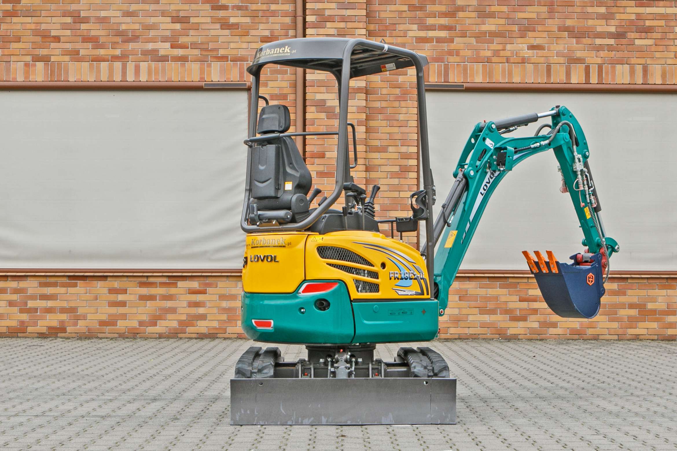 Mini koparka Lovol Korbanek, Nachi, Eaton, Yanmar tył ukos