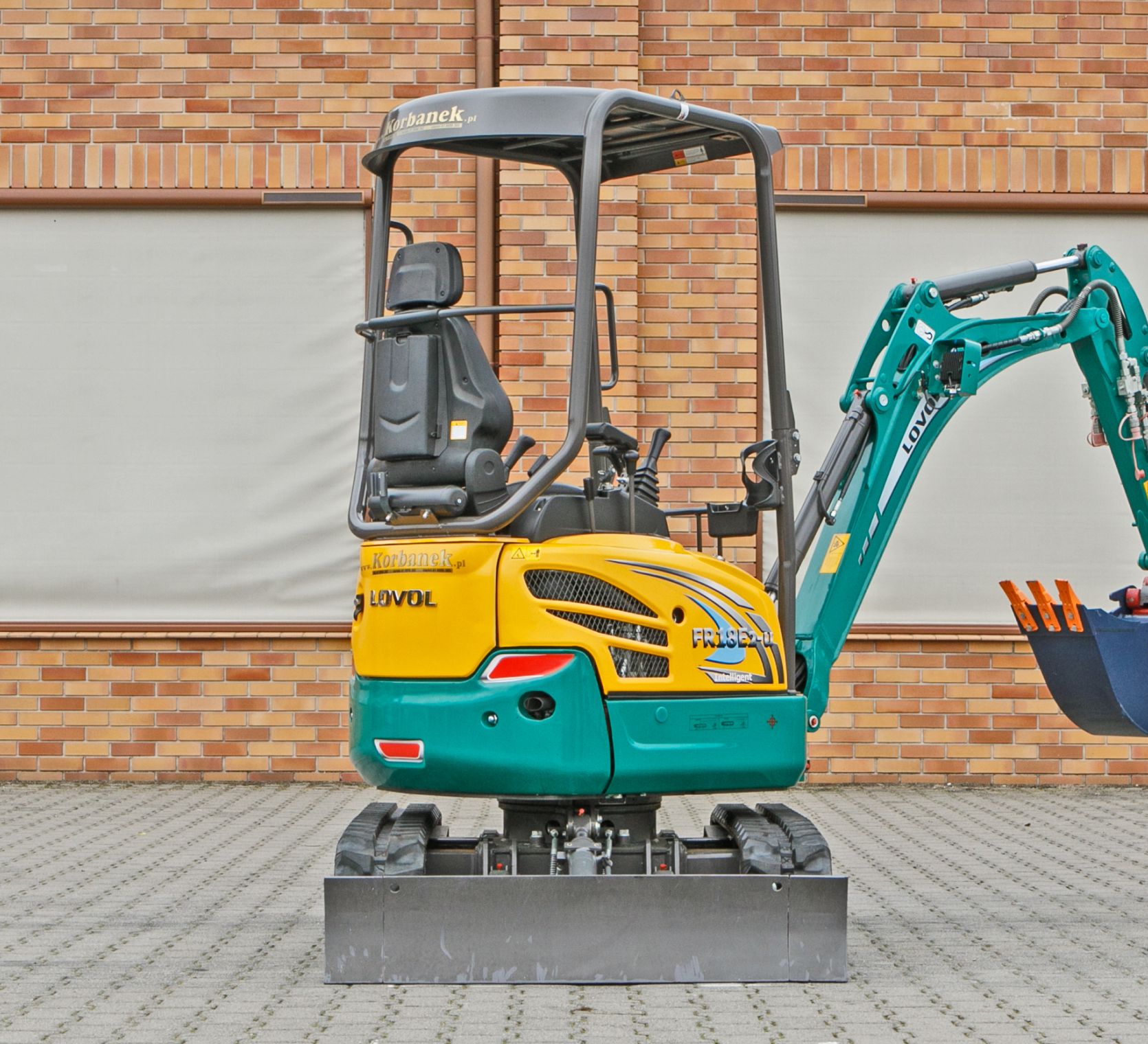 Mini koparka Lovol Korbanek, Nachi, Eaton, Yanmar tył ukos