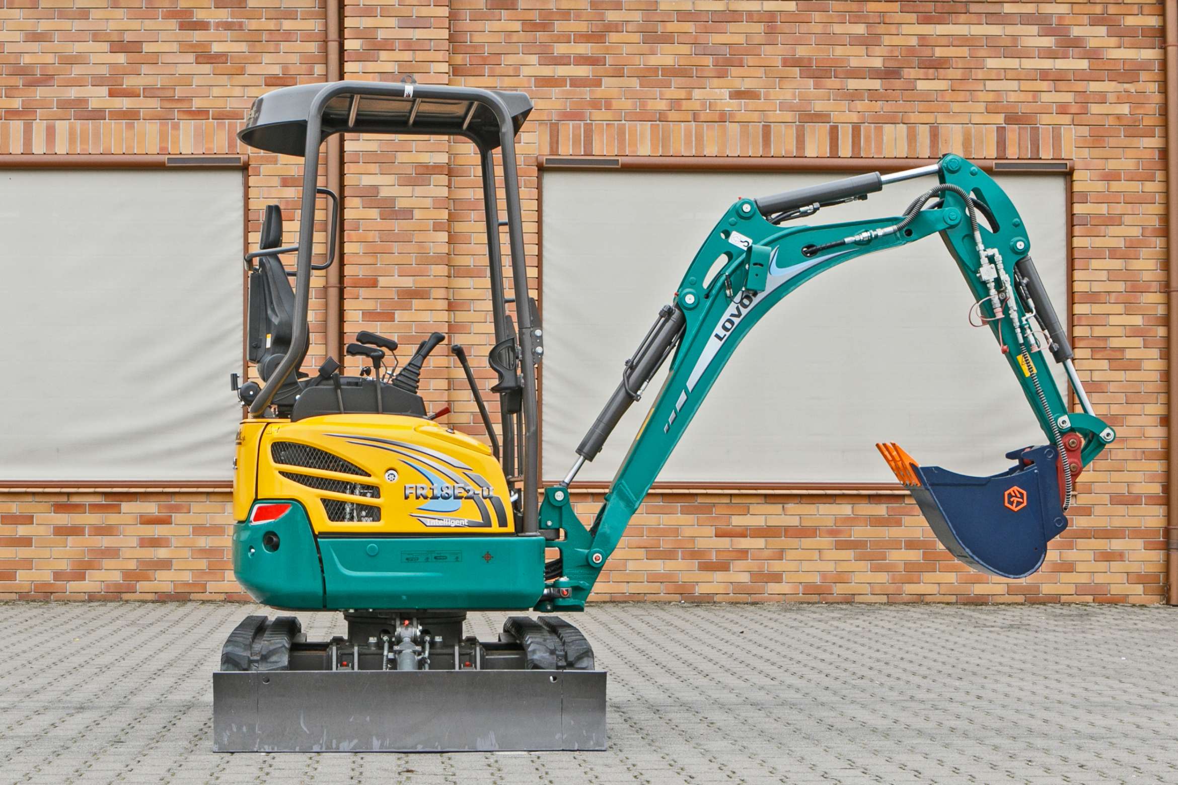 Mini koparka Lovol Korbanek, Nachi, Eaton, Yanmar bok maszyny