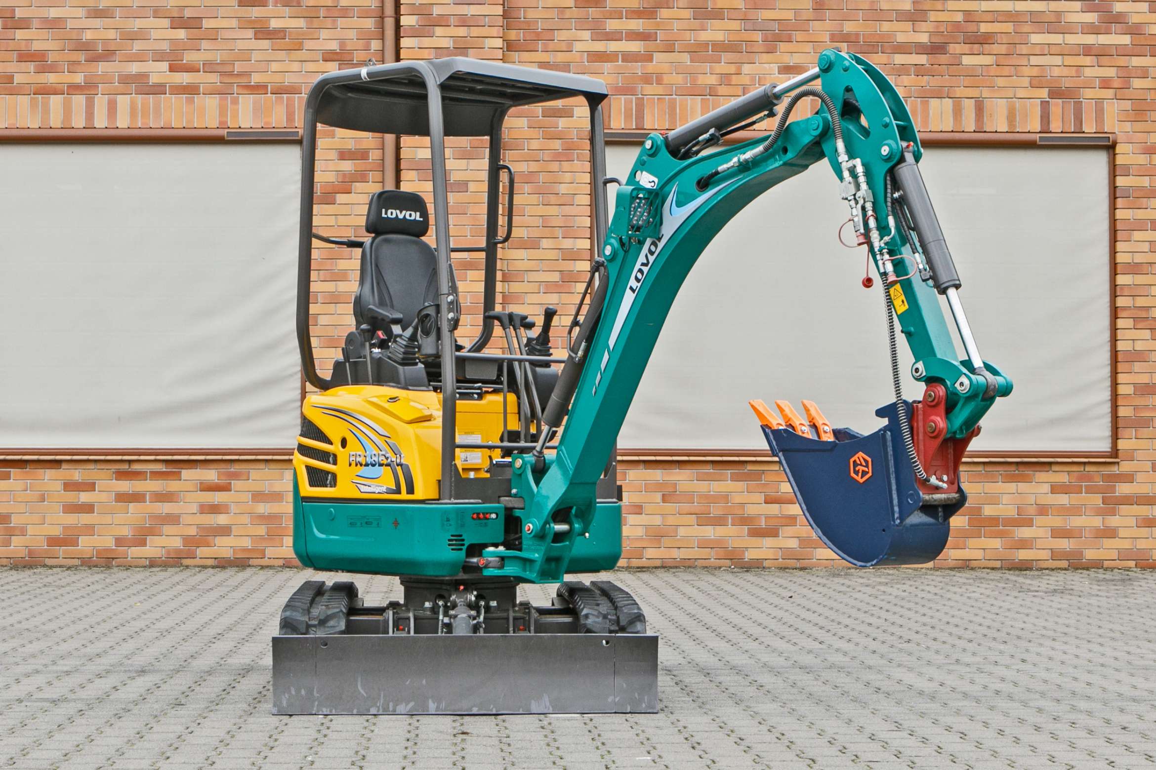 Mini koparka Lovol Korbanek, Nachi, Eaton, Yanmar bok przód maszyny