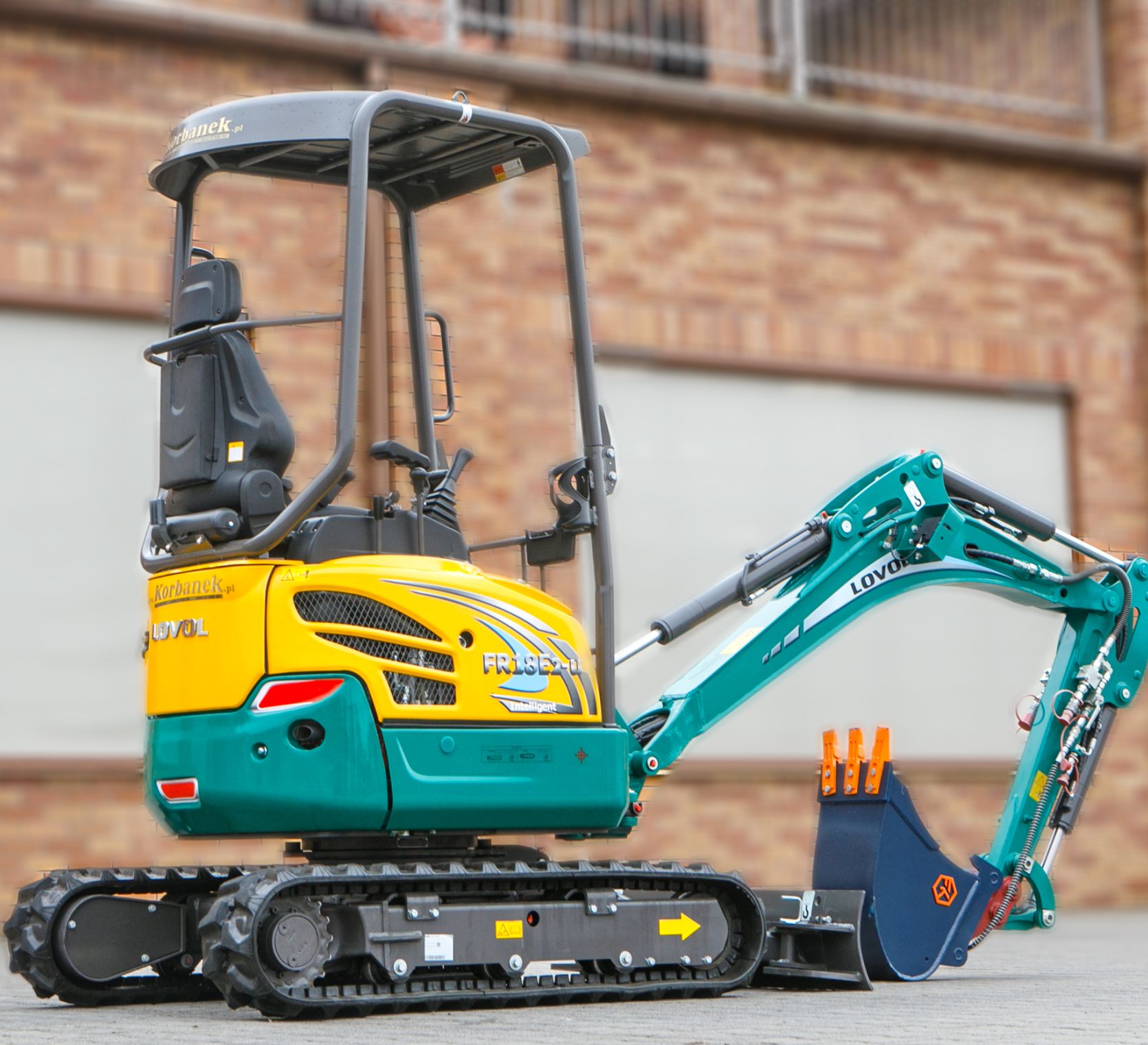 Mini koparka Lovol Korbanek, Nachi, Eaton, Yanmar ramię opuszczone zamknięte