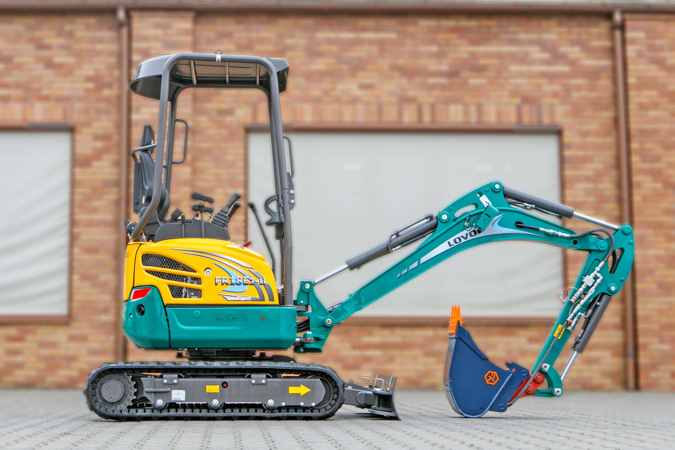 Mini koparka Lovol Korbanek, Nachi, Eaton, Yanmar ramię opuszczone zamknięte
