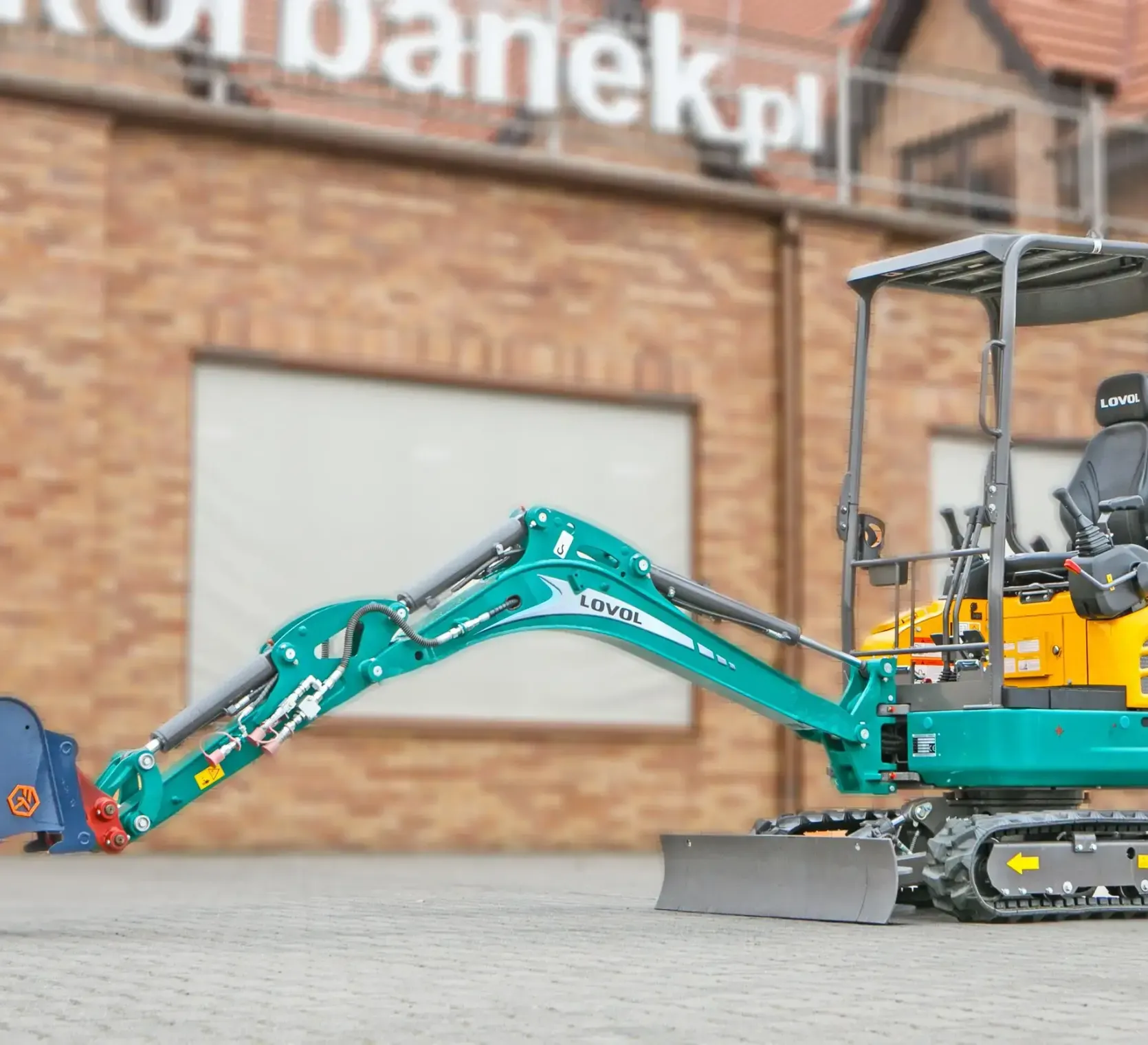 Mini koparka Lovol Korbanek, Nachi, Eaton, Yanmar ramię maksymalny zasięg kopania