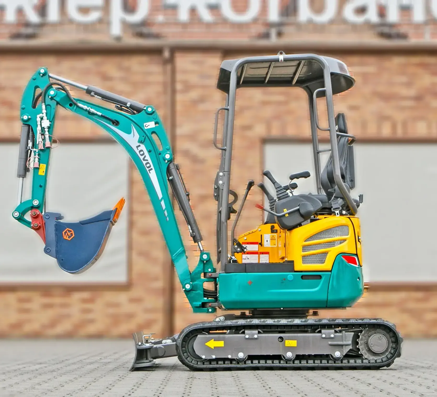Mini koparka Lovol Korbanek, Nachi, Eaton, Yanmar ramię zamknięta łyżka