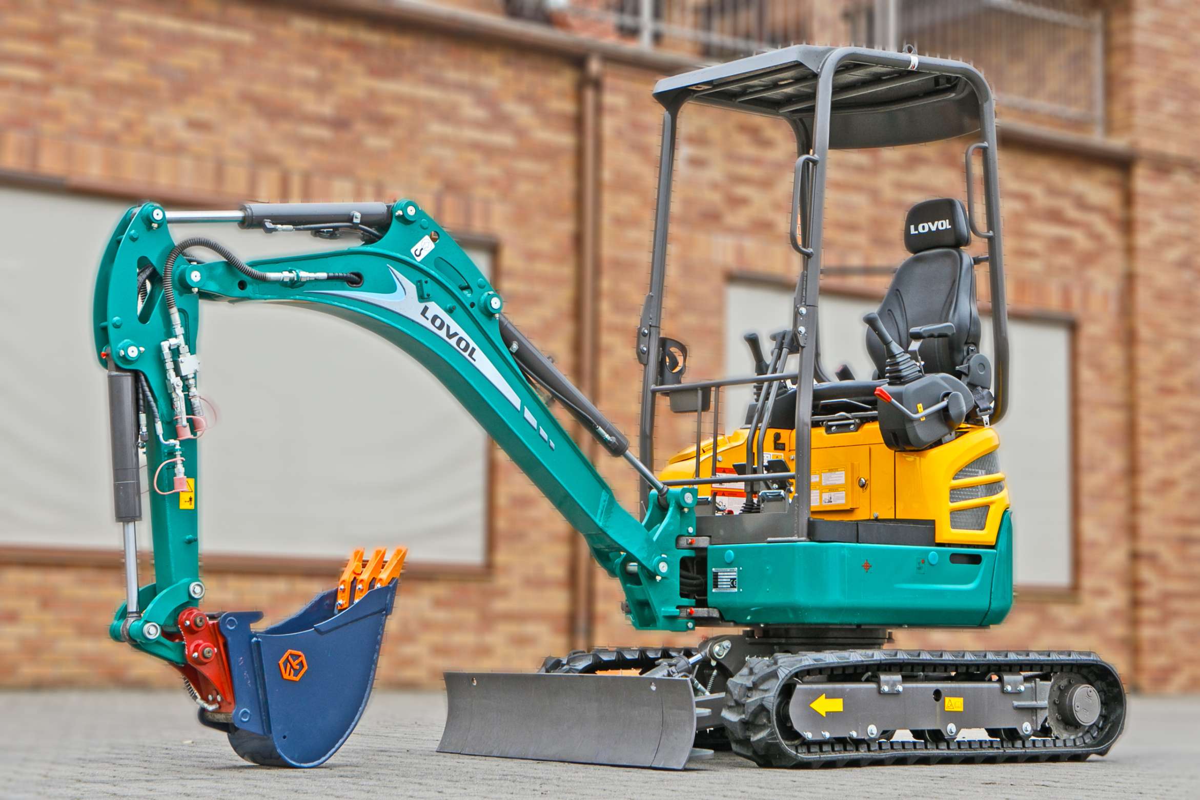 Mini koparka Lovol Korbanek, Nachi, Eaton, Yanmar ramię zamknięta łyżka