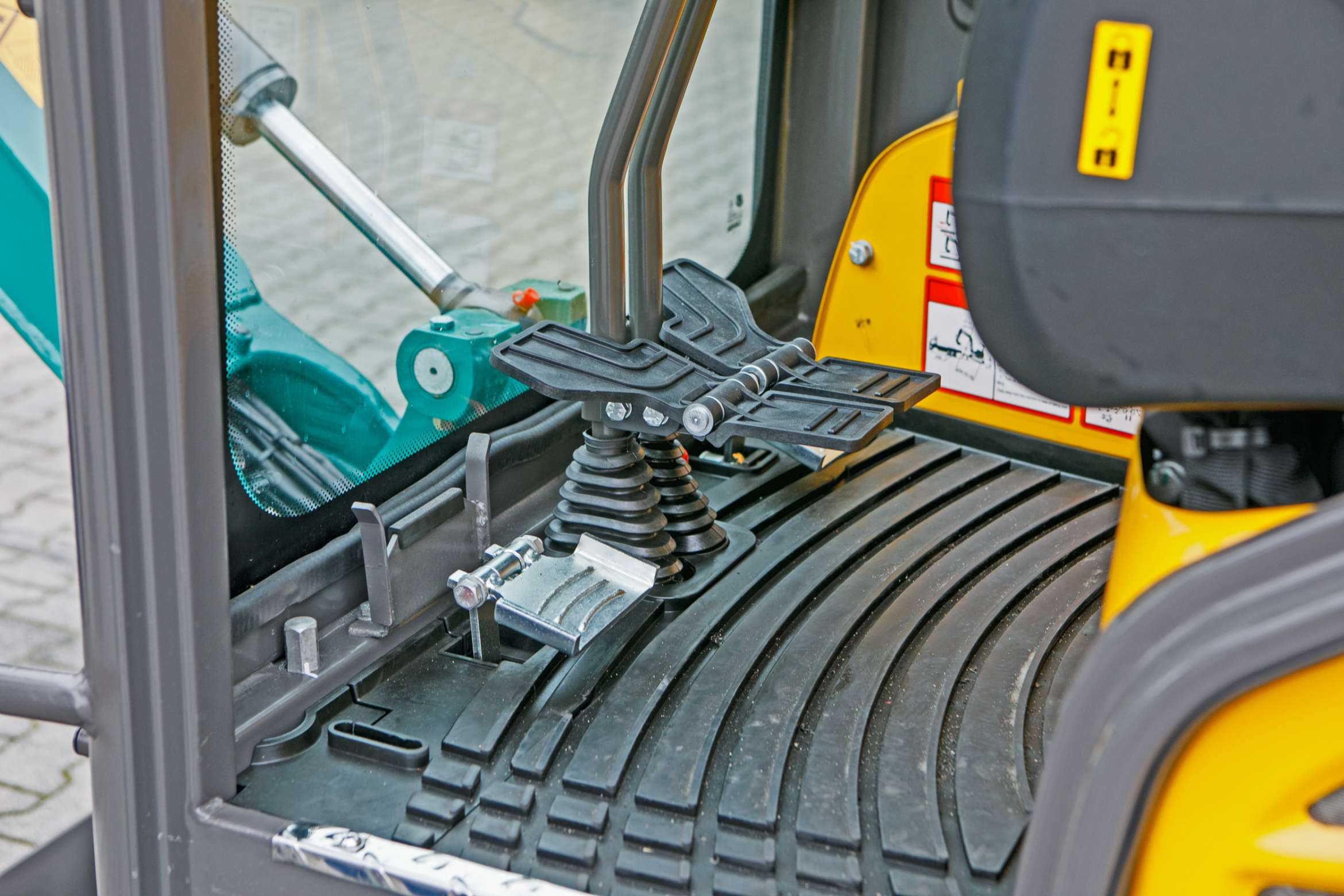 Mini koparka Lovol Korbanek, Nachi, Eaton, Yanmar kabina pedały dźwignie