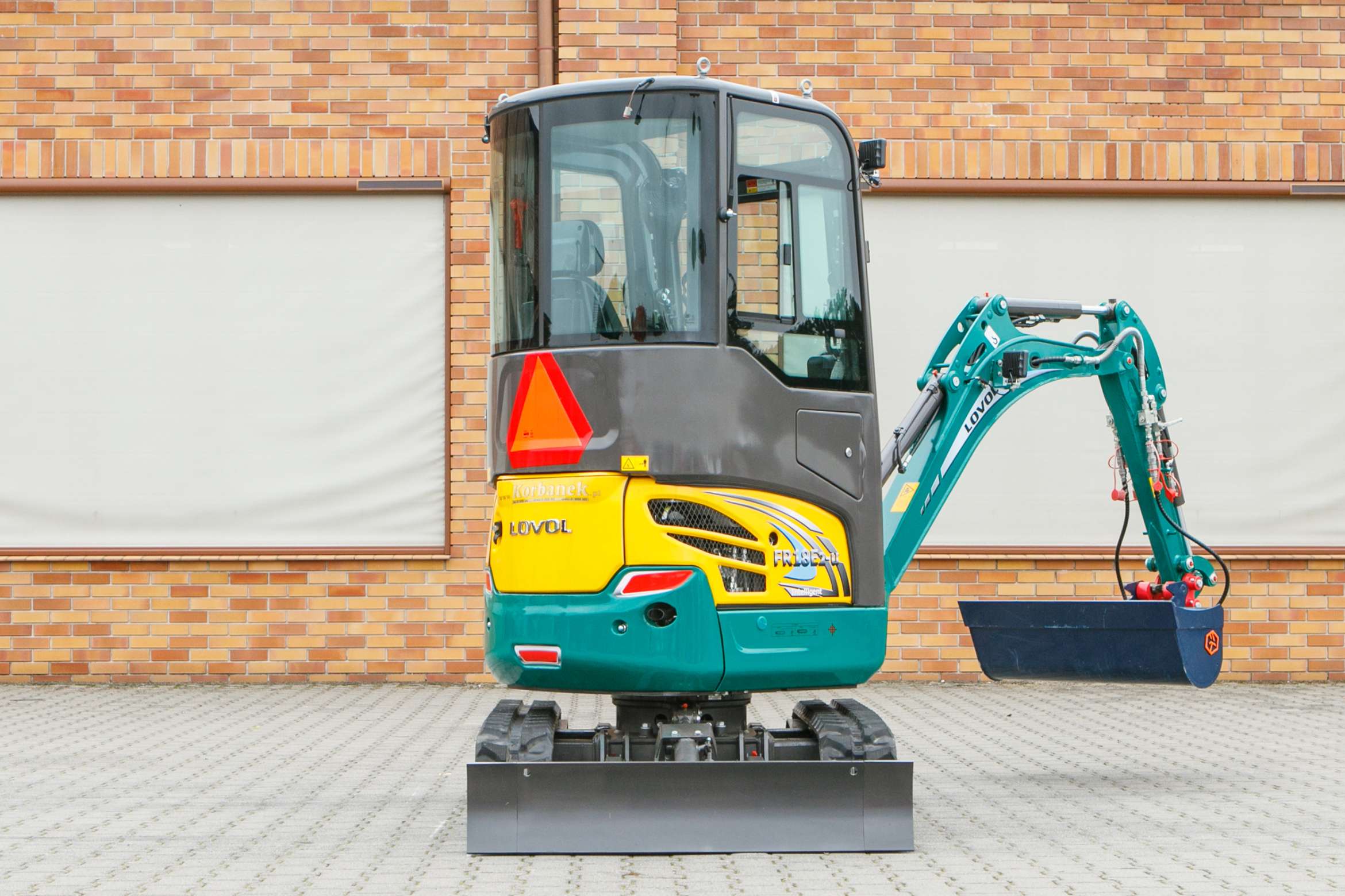 Mini koparka Lovol Korbanek, Nachi, Eaton, Yanmar kabina tył ukos