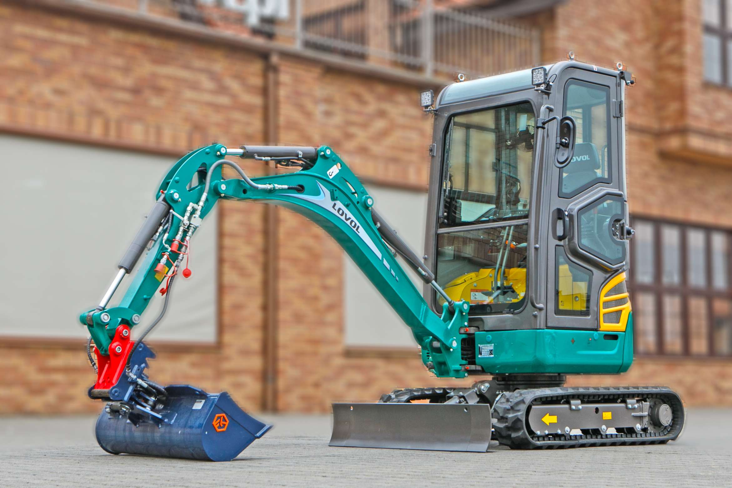 Mini koparka Lovol Korbanek, Nachi, Eaton, Yanmar kabina przód łyżka skarpówka