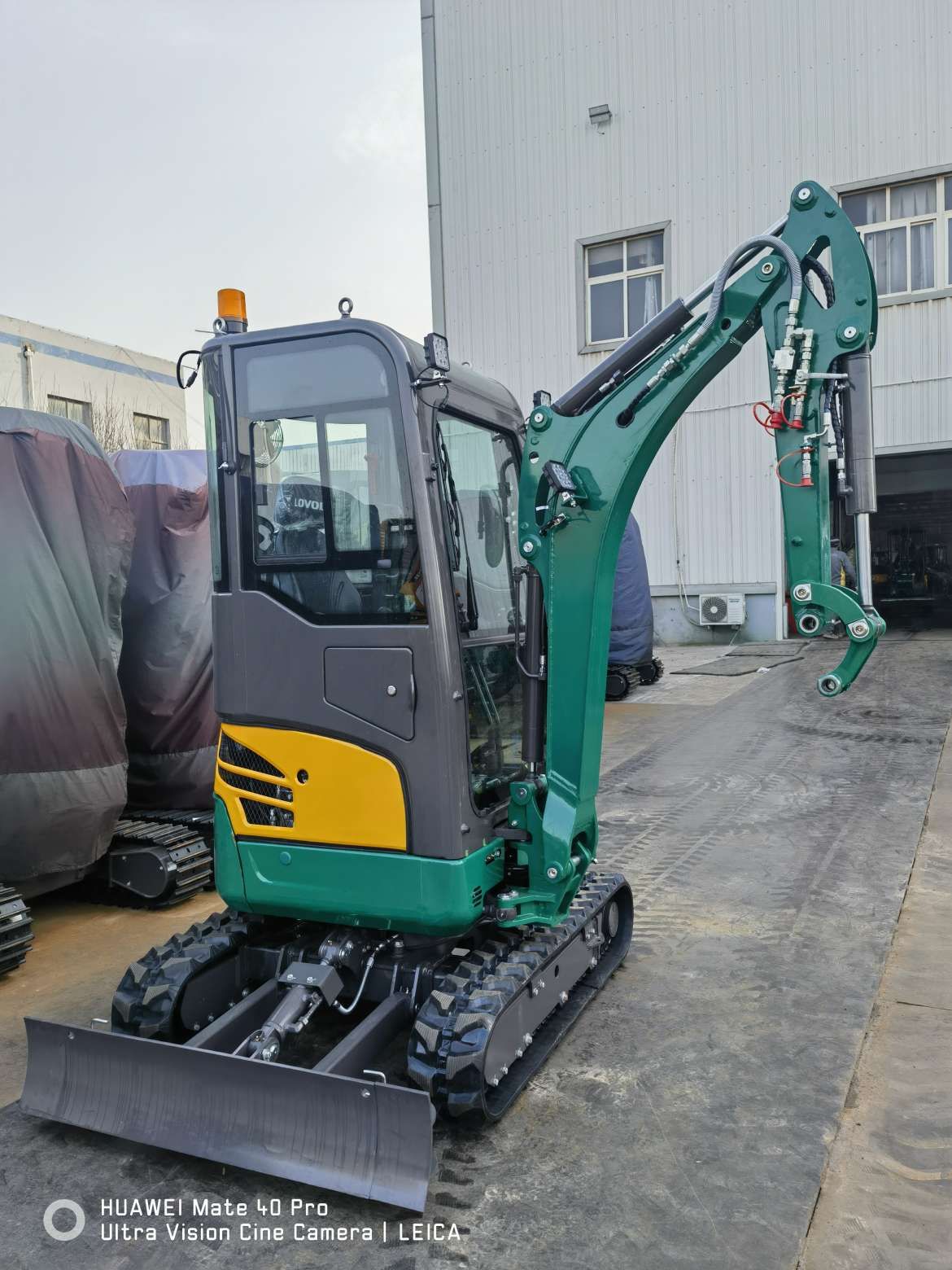 Mini koparka Lovol Korbanek, Nachi, Eaton, Yanmar kabina na placu