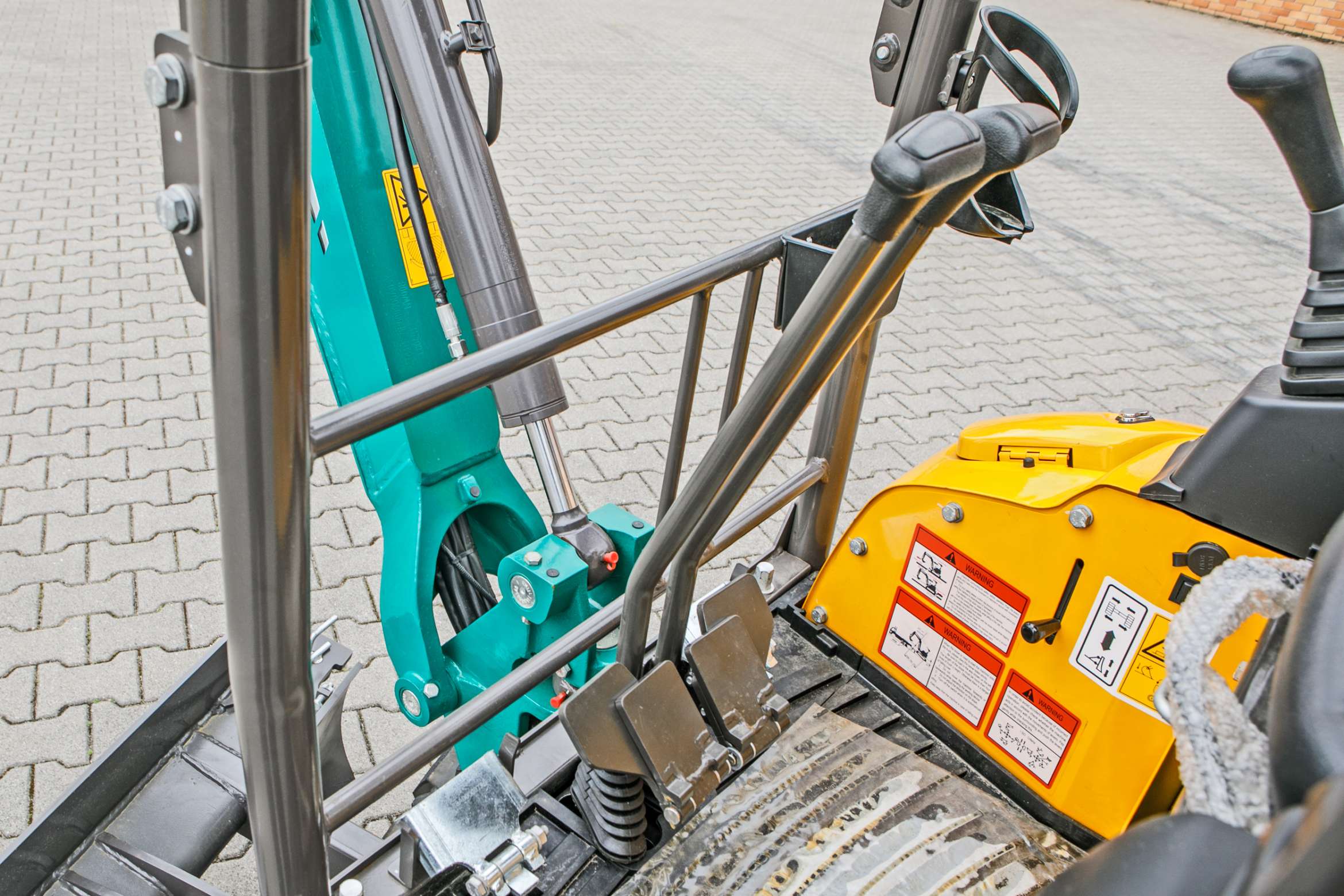 Mini koparka Lovol Korbanek, Nachi, Eaton, Yanmar dźwignie sterujące
