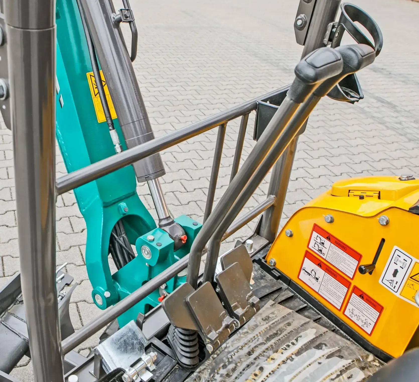Mini koparka Lovol Korbanek, Nachi, Eaton, Yanmar dźwignie sterujące