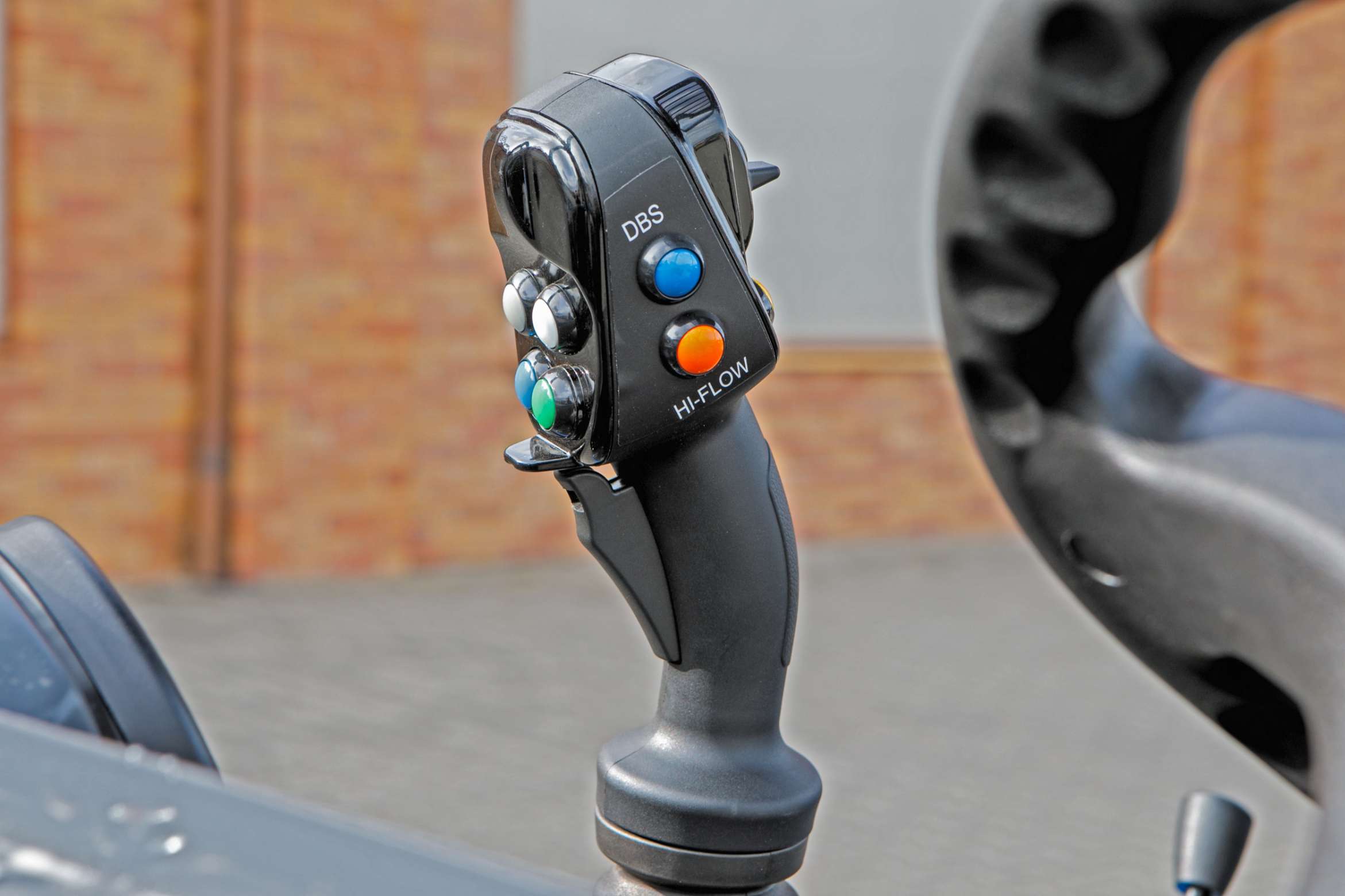 Multione seria 5 Kubota Korbanek kabina joystick