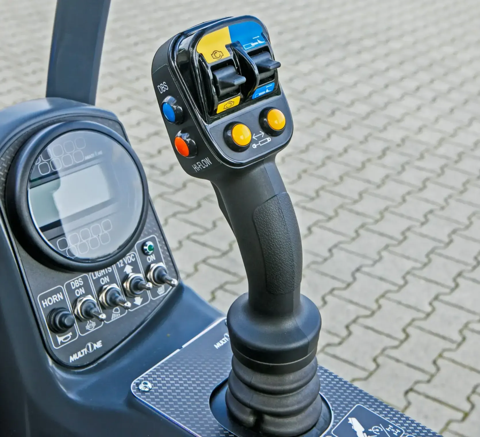 Multione seria 5 Kubota Korbanek kabina joystick wyświetlacz parametrów pracy