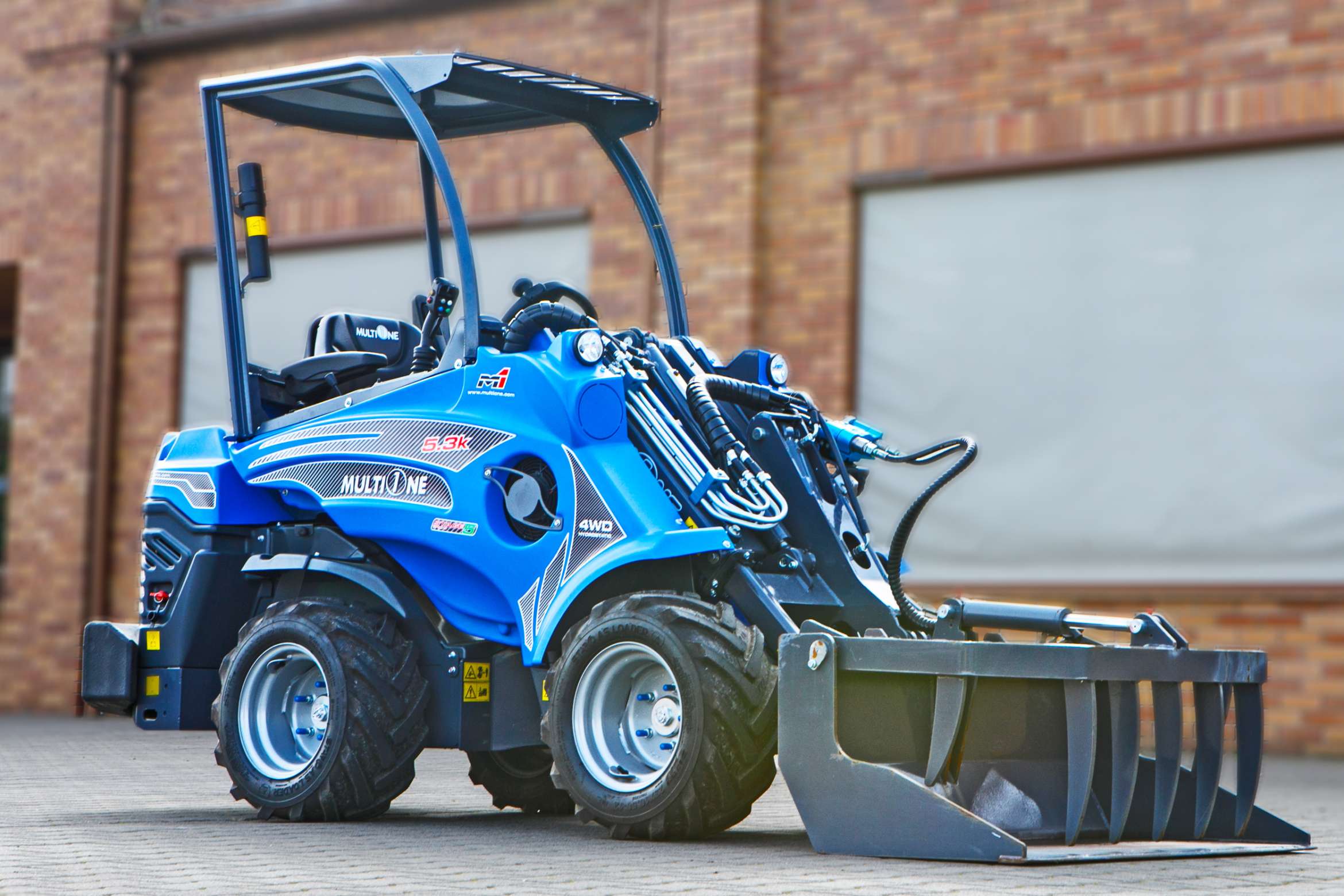 Multione seria 5 Kubota Korbanek bok ramię schowane łyżka z dociskiem