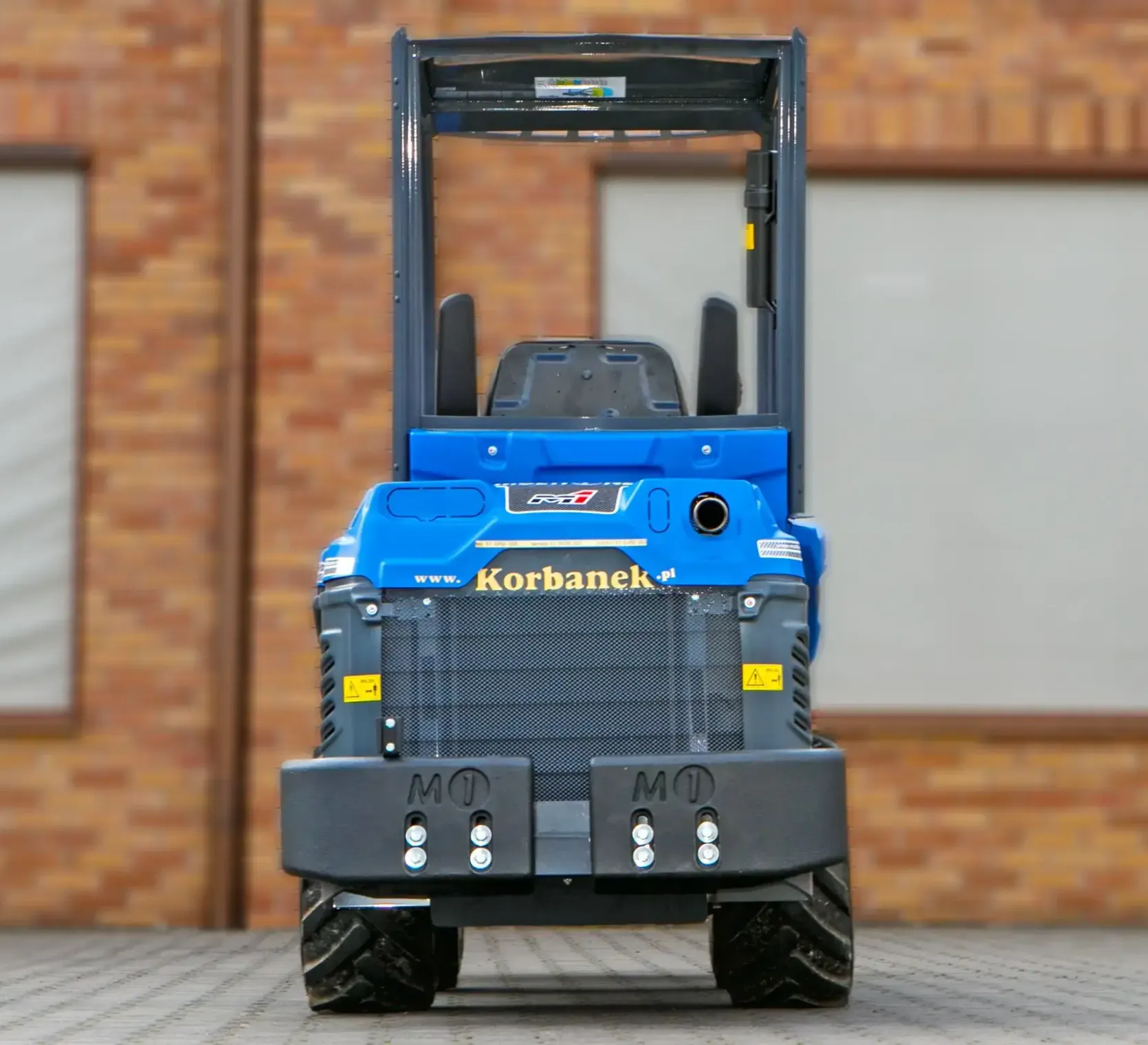 Multione seria 5 Kubota Korbanek tył maszyny kabina daszaek