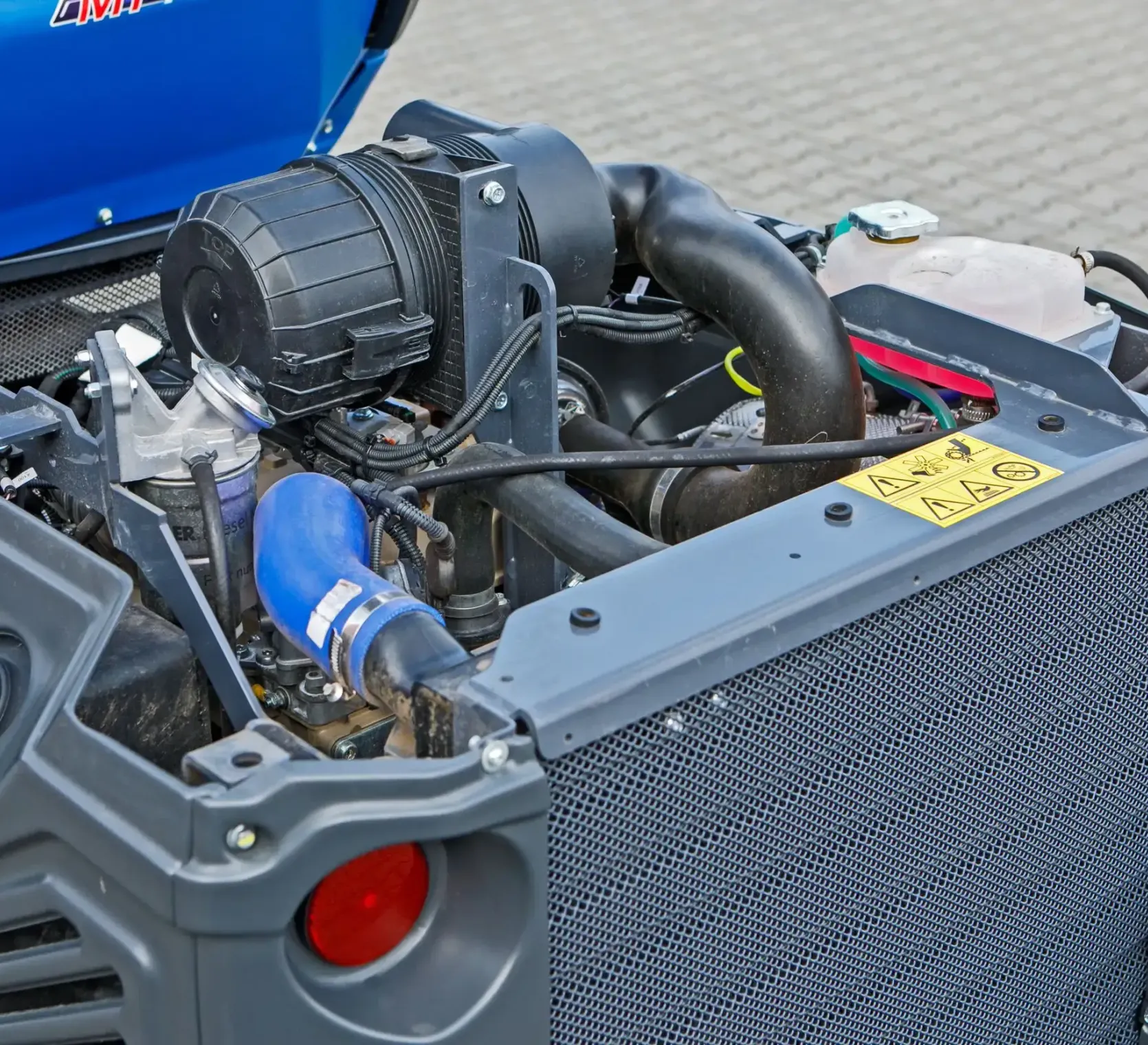 Multione seria 11 Kohler tył dostęp do silnika pokrywa diesel