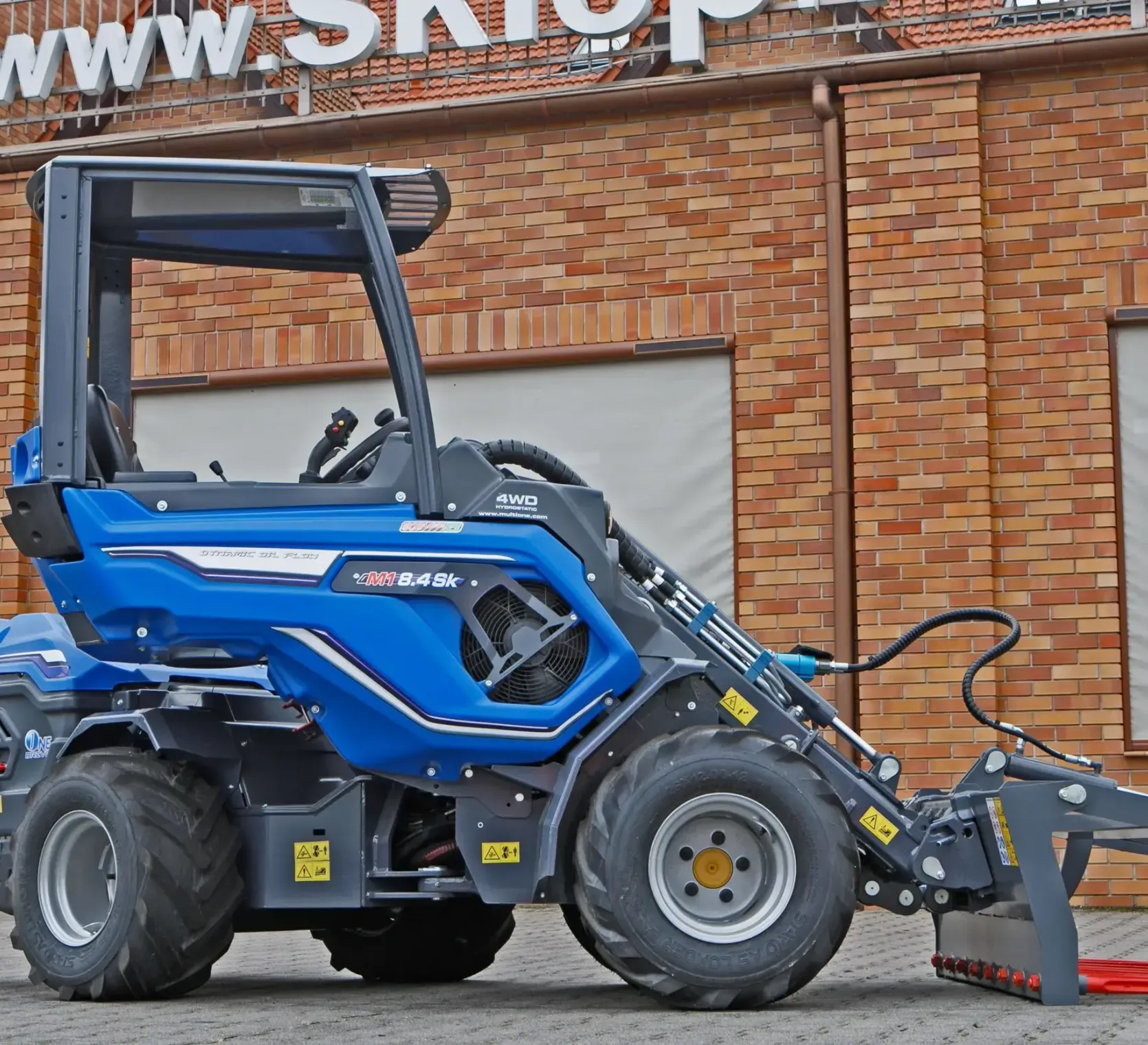 Multione seria 8 Kubota Korbanek front maszyny maszyna skręcona ramię krokodyl