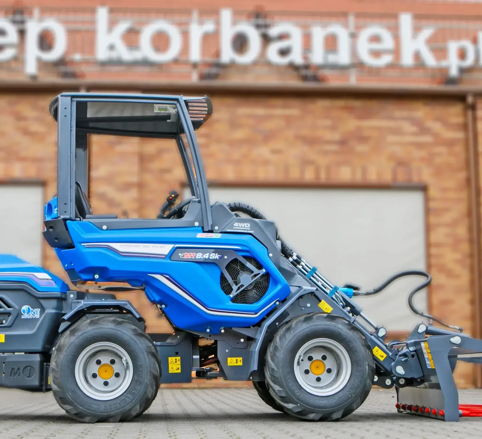 Multione seria 8 Kubota Korbanek bok maszyny  ramię krokodyl