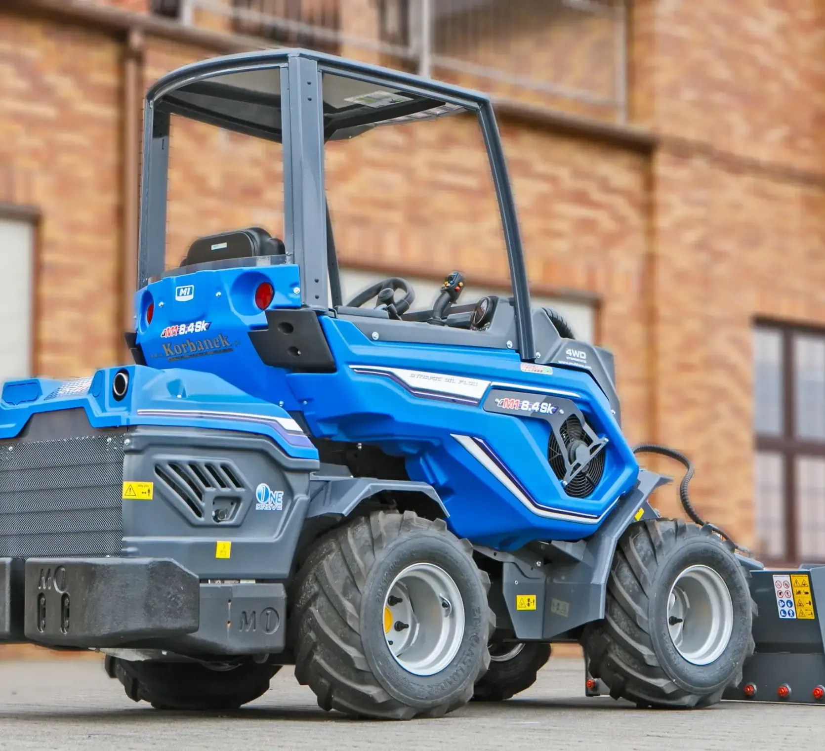 Multione seria 8 Kubota Korbanek bok maszyny ramię krokodyl