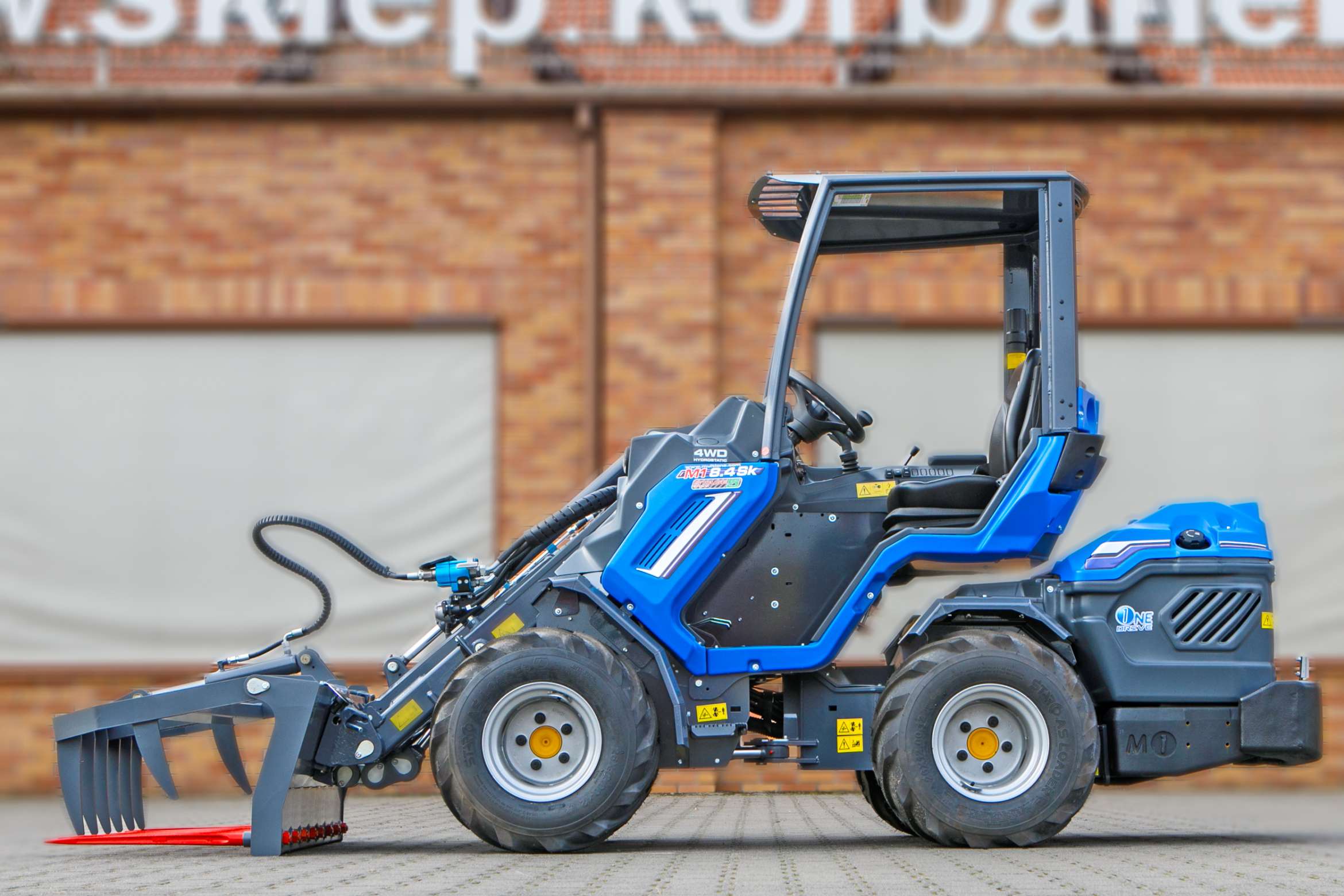Multione seria 8 Kubota Korbanek bok maszyny ramię krokodyl szybkozłącze kabina