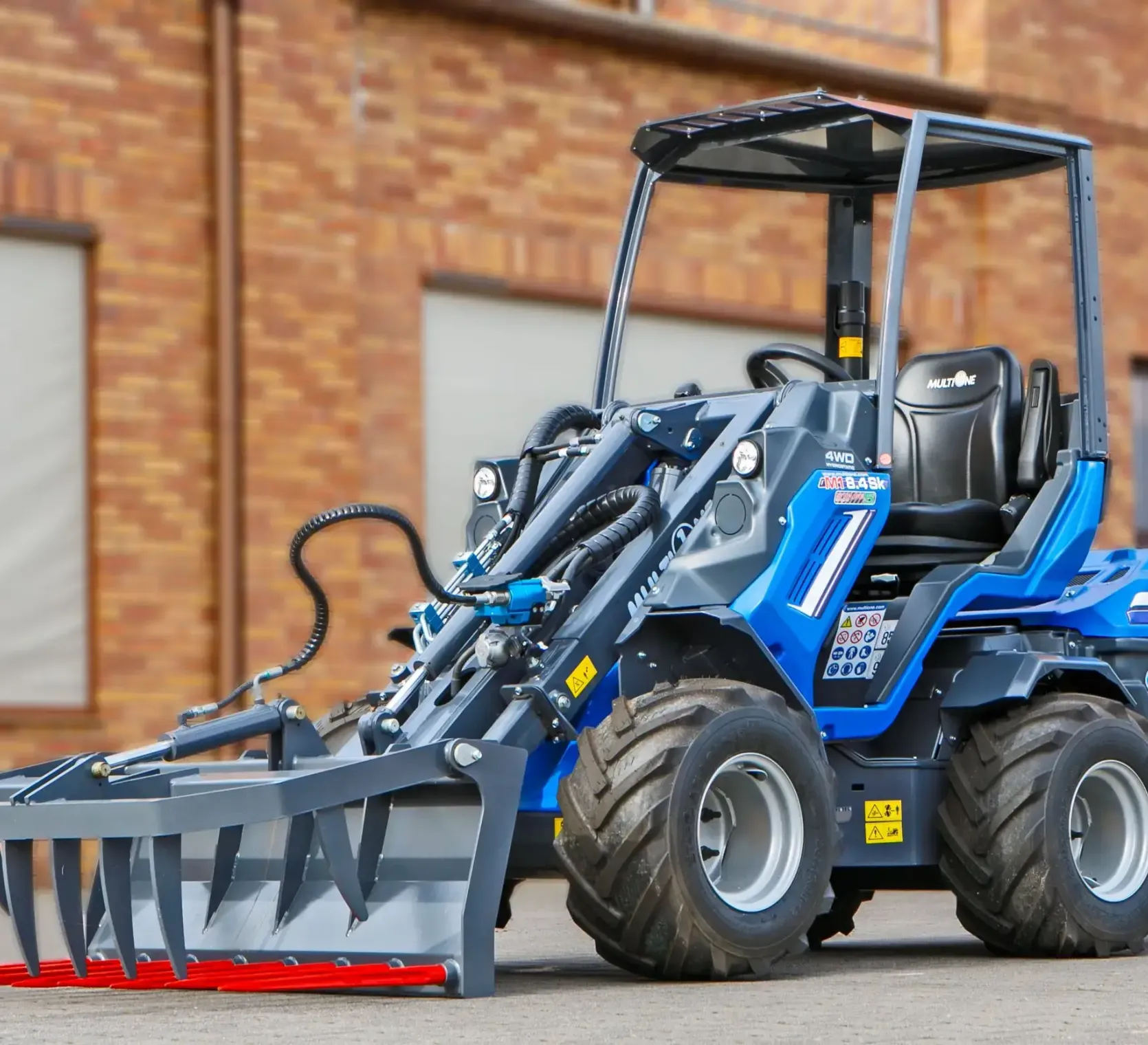 Multione seria 8 Kubota Korbanek bok maszyny ramię krokodyl szybkozłącze kabina