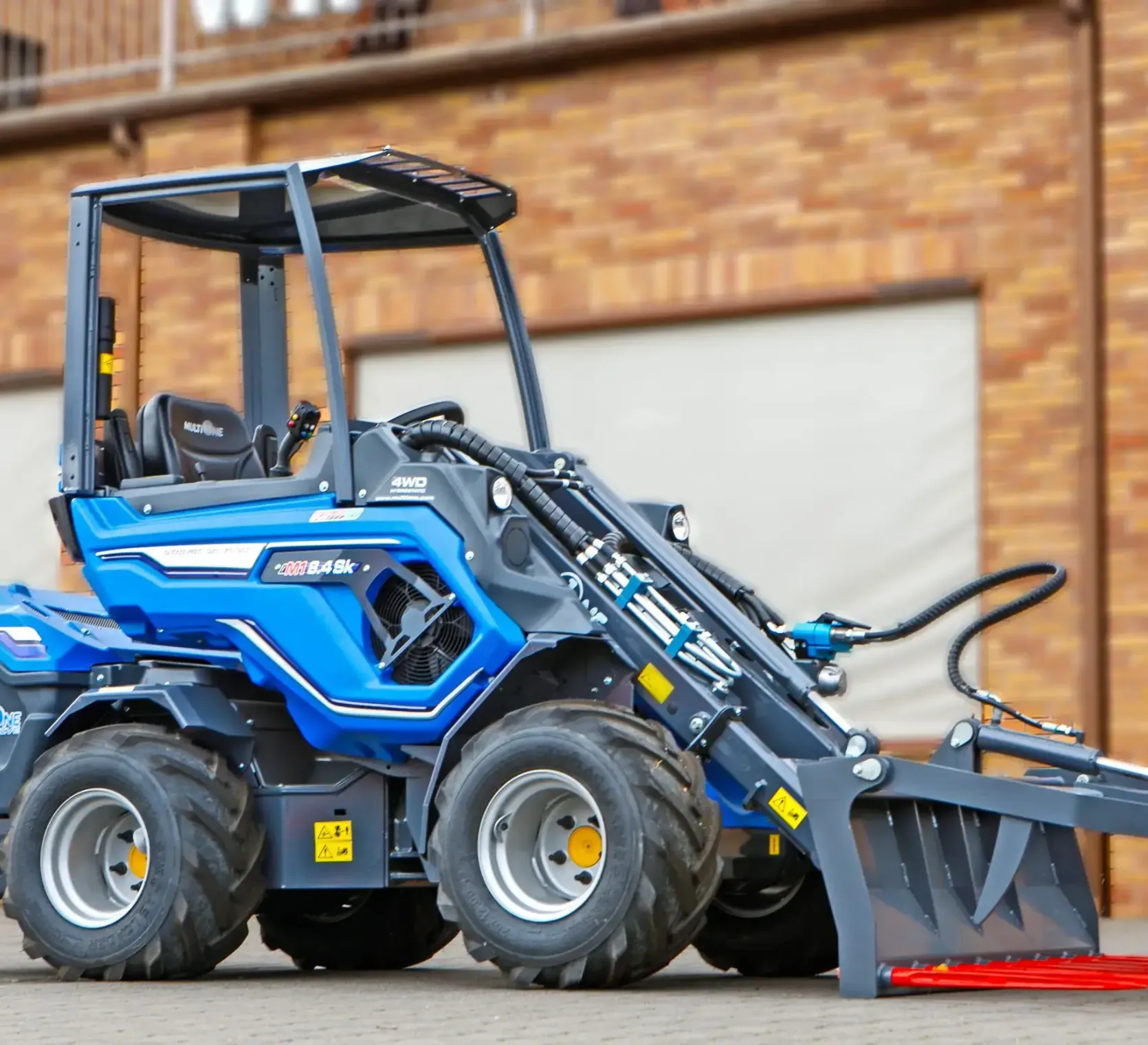 Multione seria 8 Kubota Korbanek bok maszyny ramię krokodyl szybkozłącze kabina