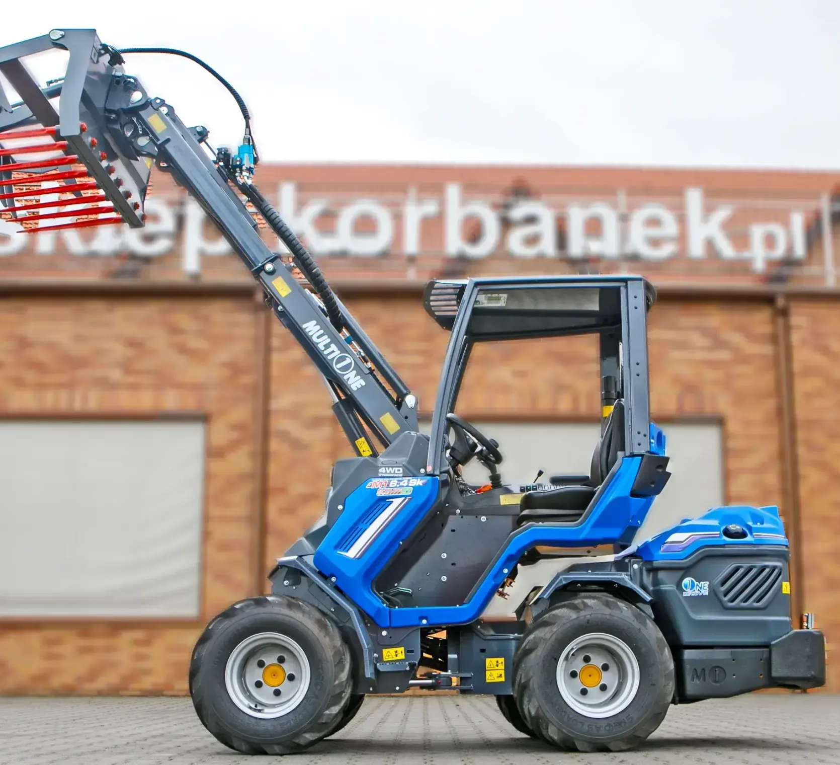 Multione seria 8 Kubota Korbanek bok maszyny kabina ramię wysunięty teleskop