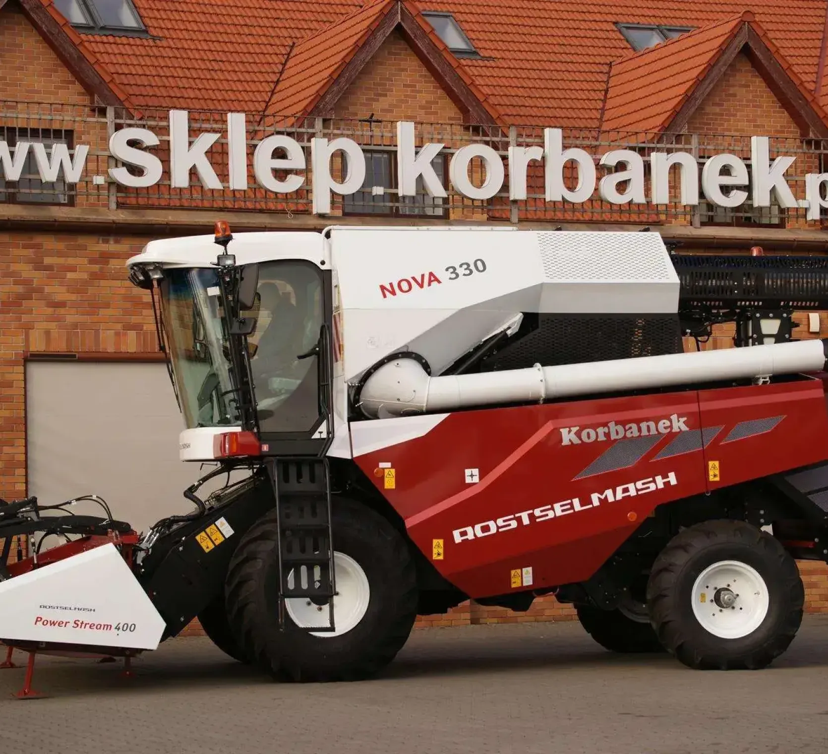 Nova 330 lewy bok